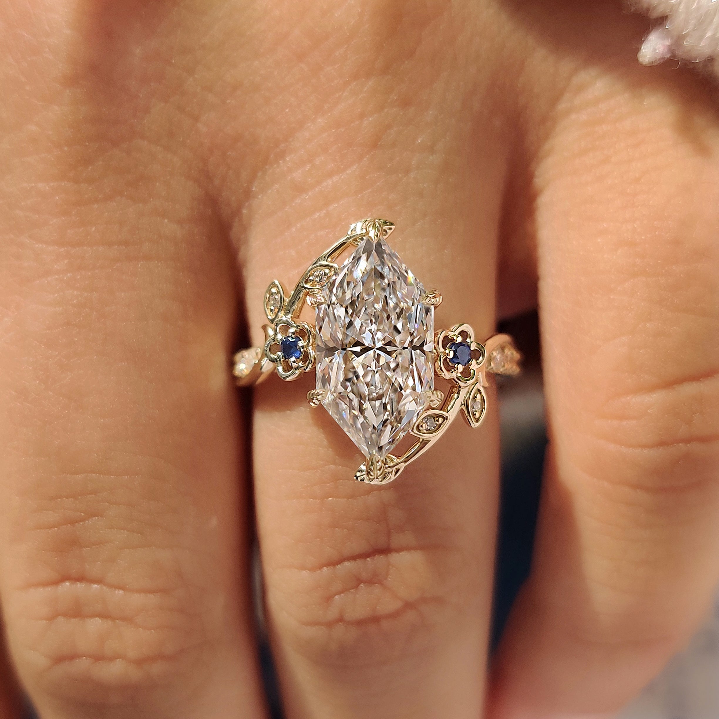 Leaf style prong setting with dutch marquise center diamond
