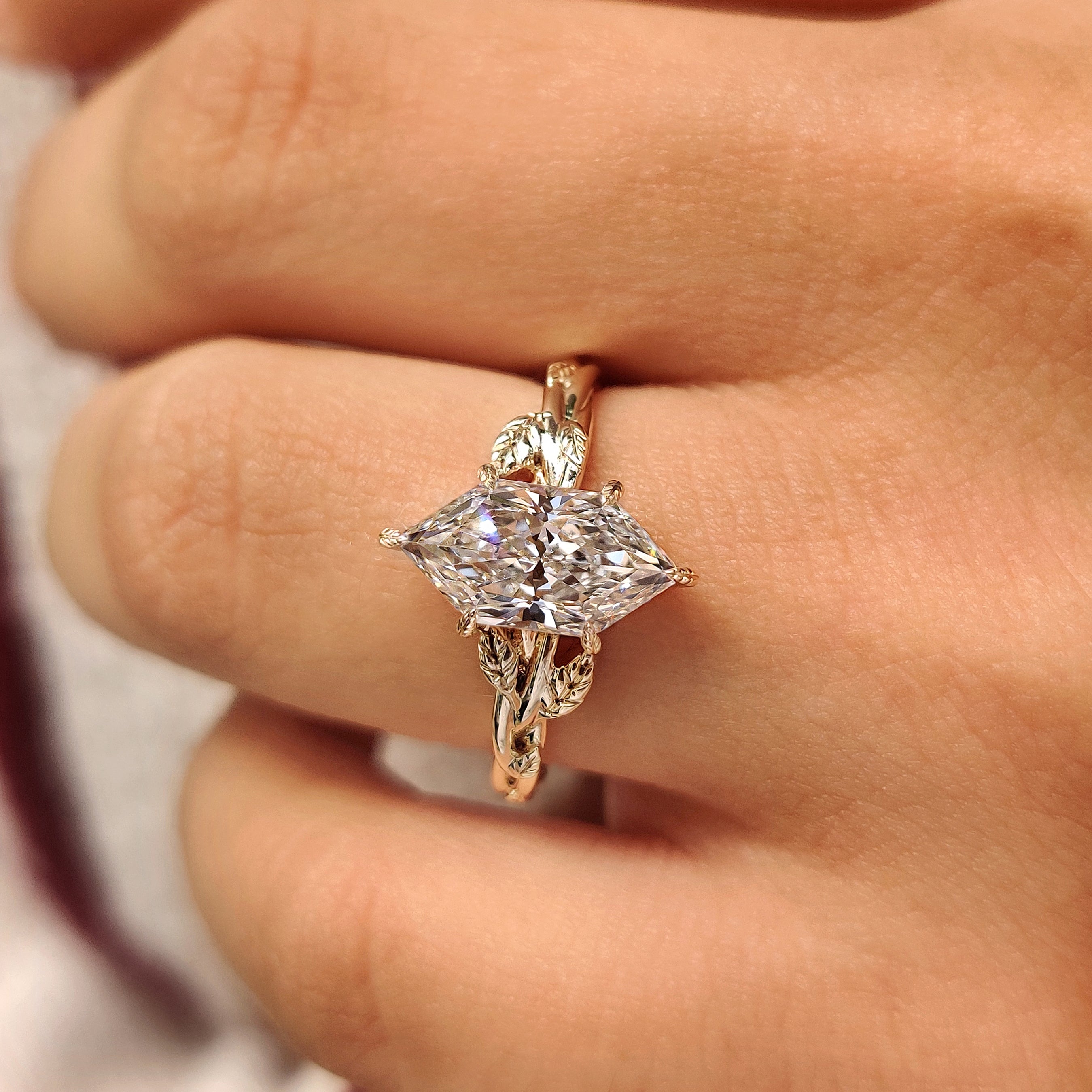 Leaf detail Dutch marquise diamond ring
