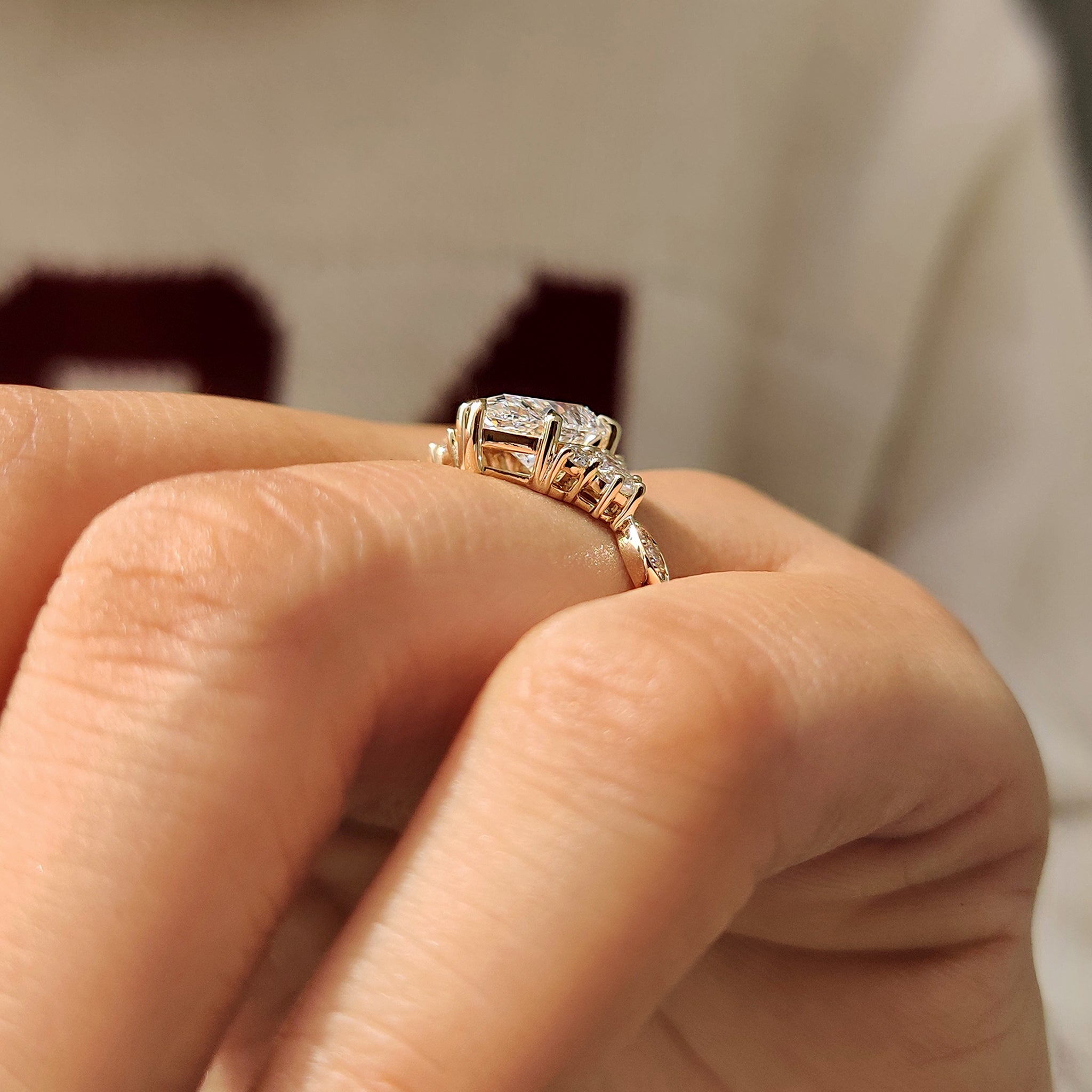 Basket setting pear diamond ring claw prong.
