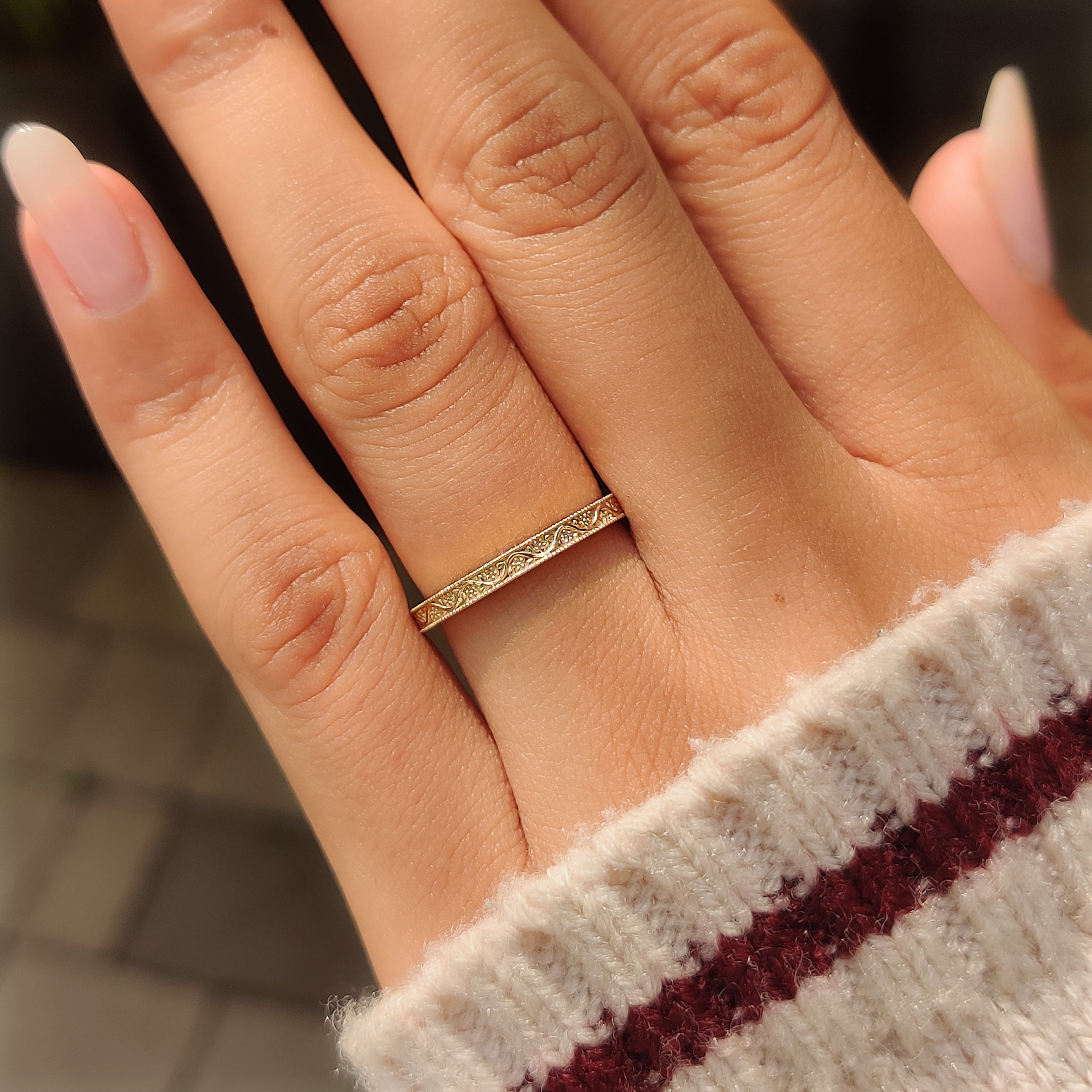 Stackable milgrain wedding band with vintage details.

