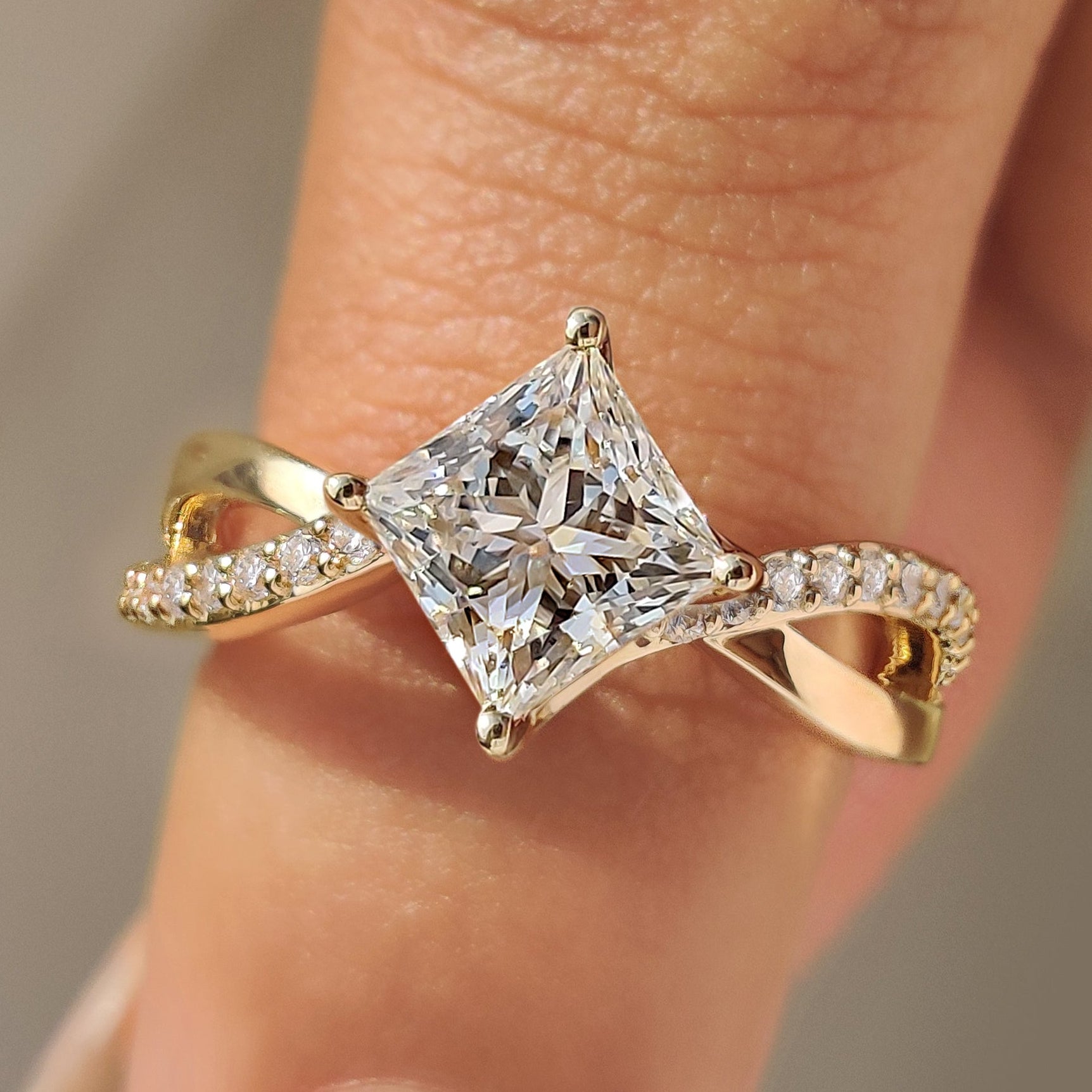 Princess cut diamond ring with round diamond twisted pave style
