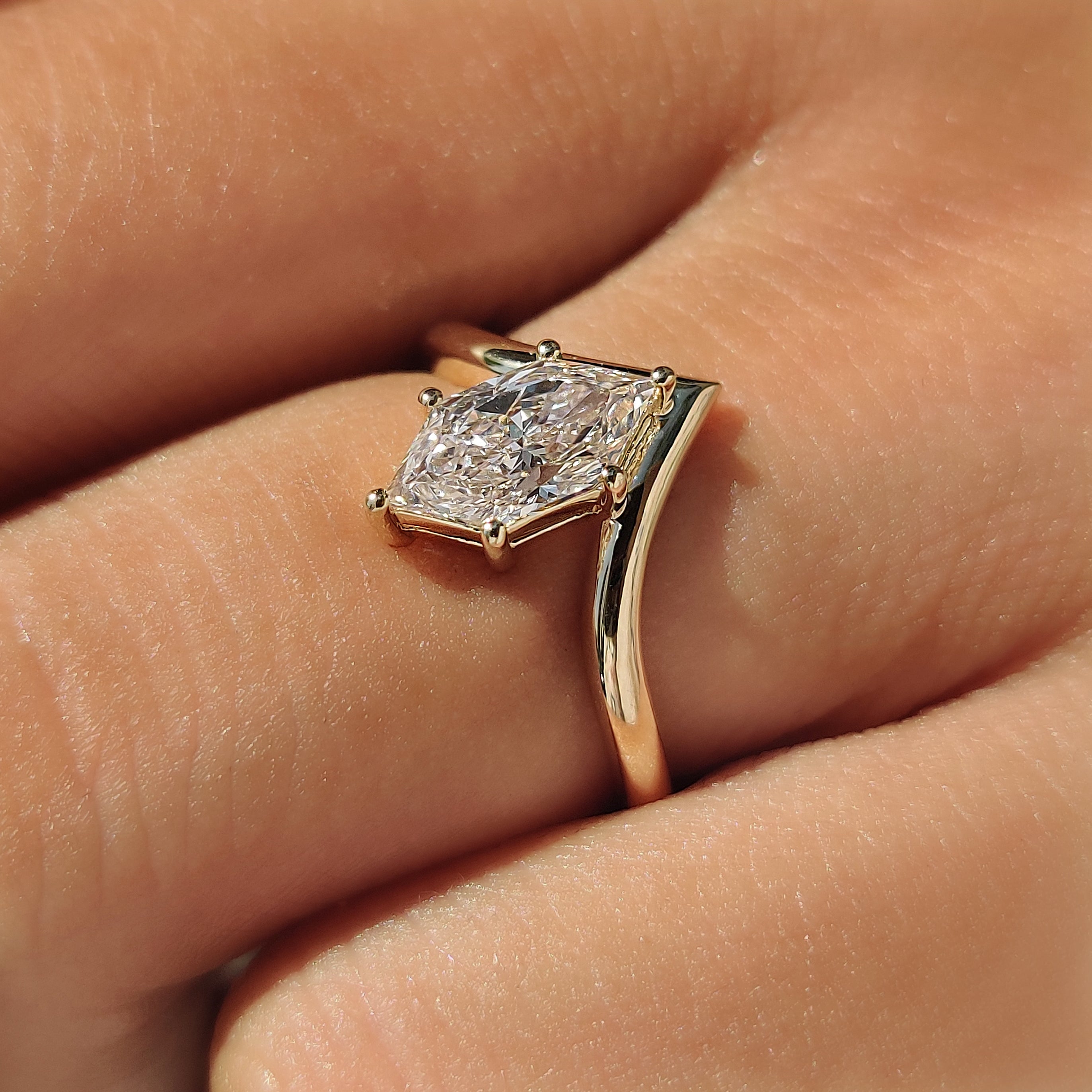 Open gallery basket setting below Dutch marquise cut diamond.
