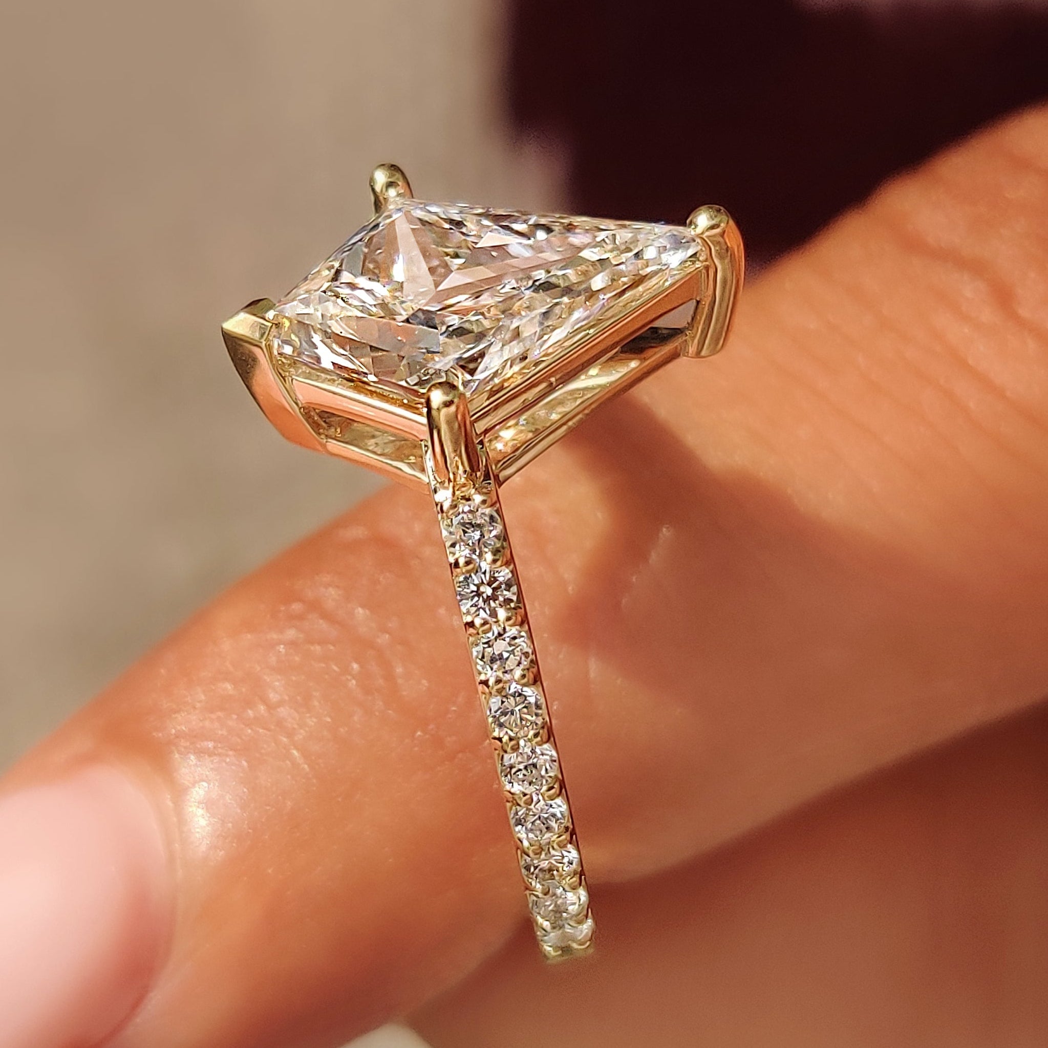 V shaped and three round prongs around the center diamond.
