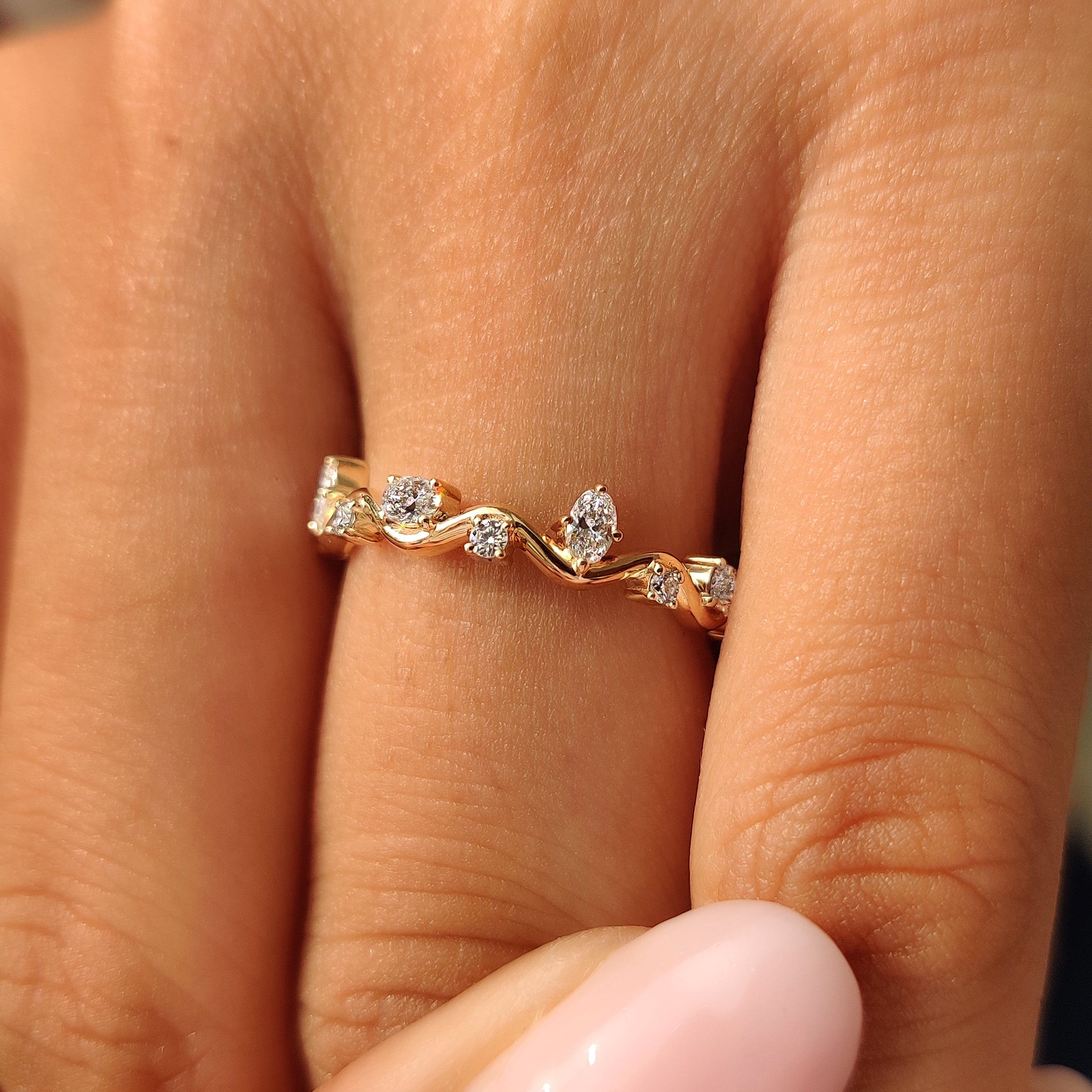 Matching oval and round diamond band in eternity style.
