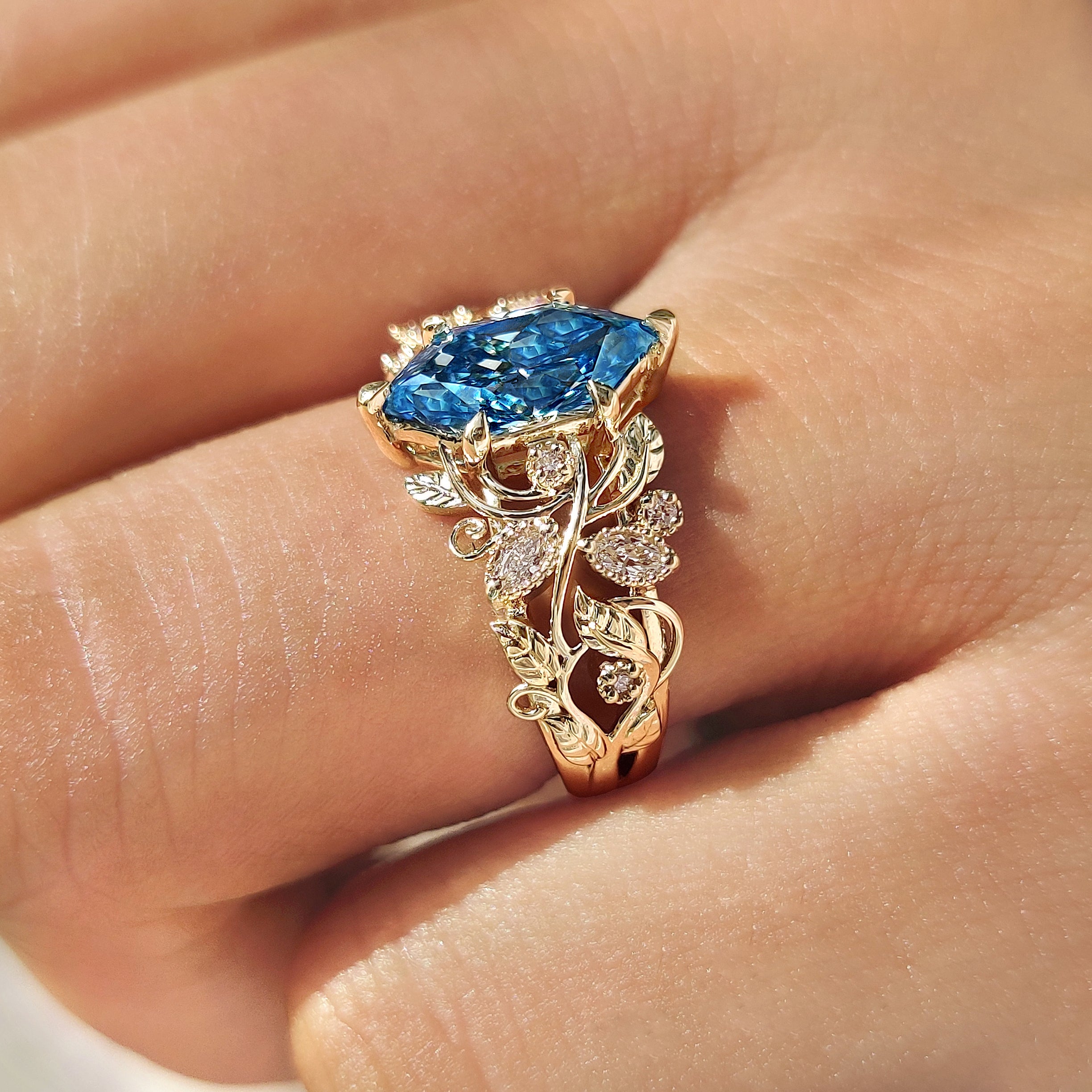 Leaf and vine shank Dutch marquise ring

