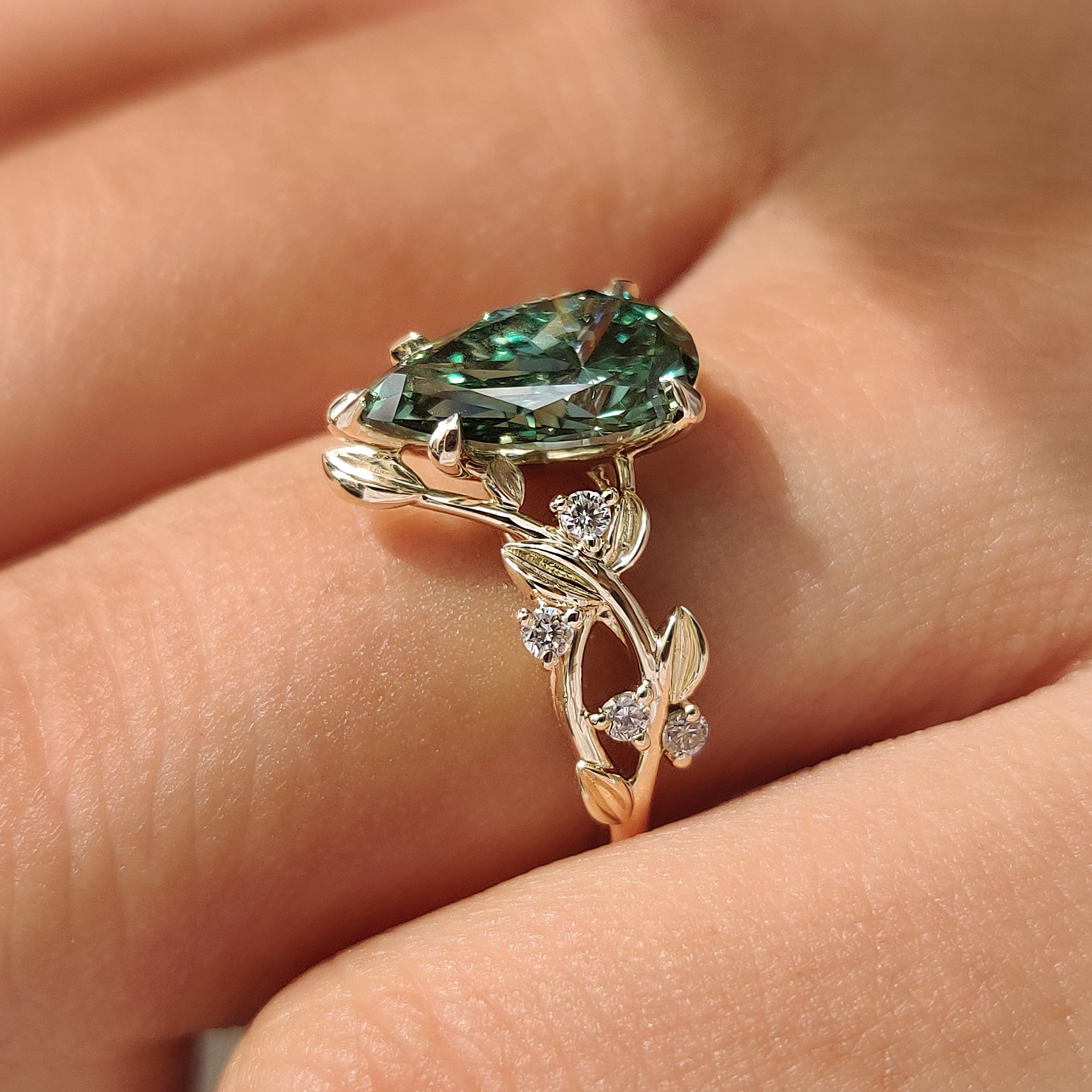 Vintage inspired green pear shaped diamond.
