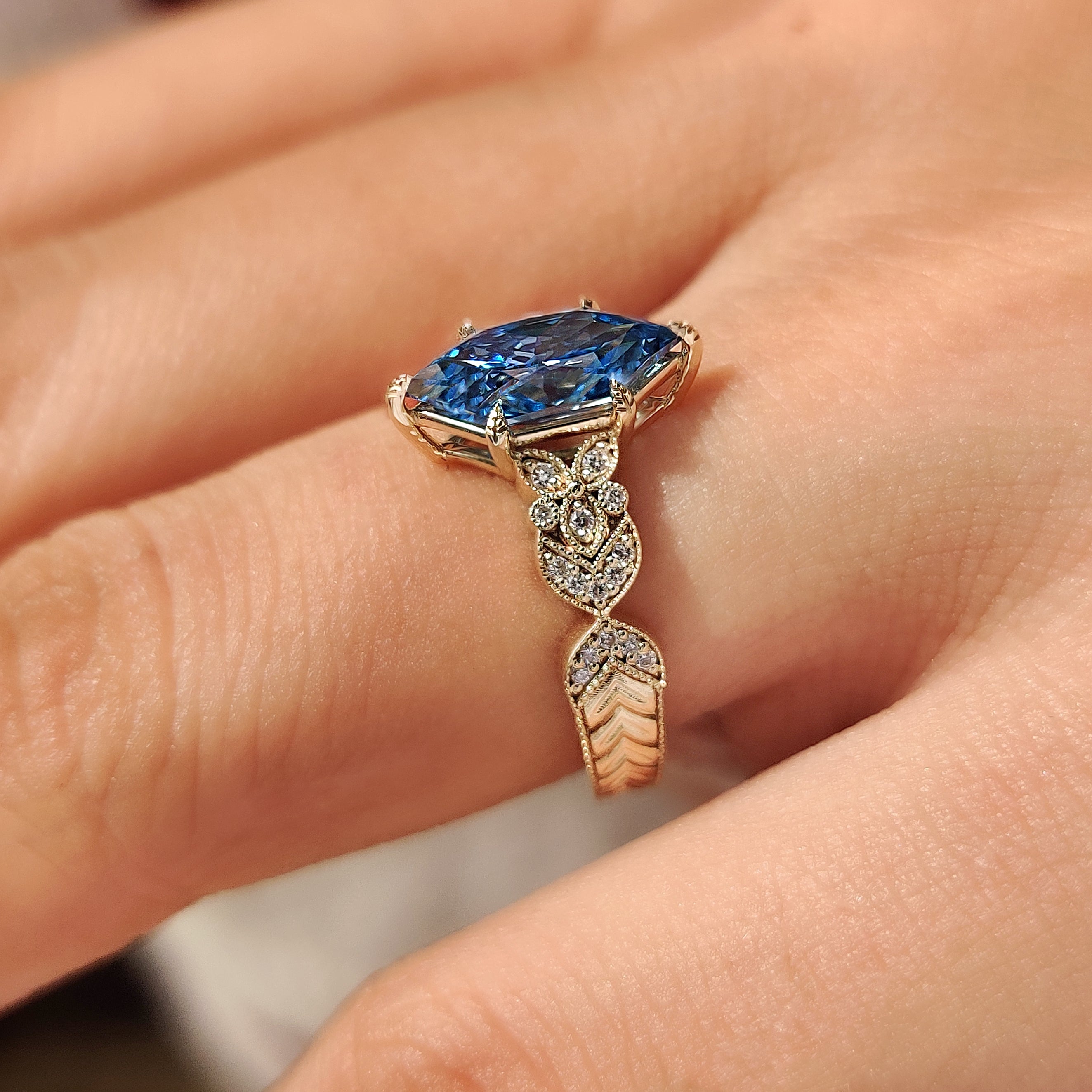 Floral and leaf Dutch marquise diamond ring
