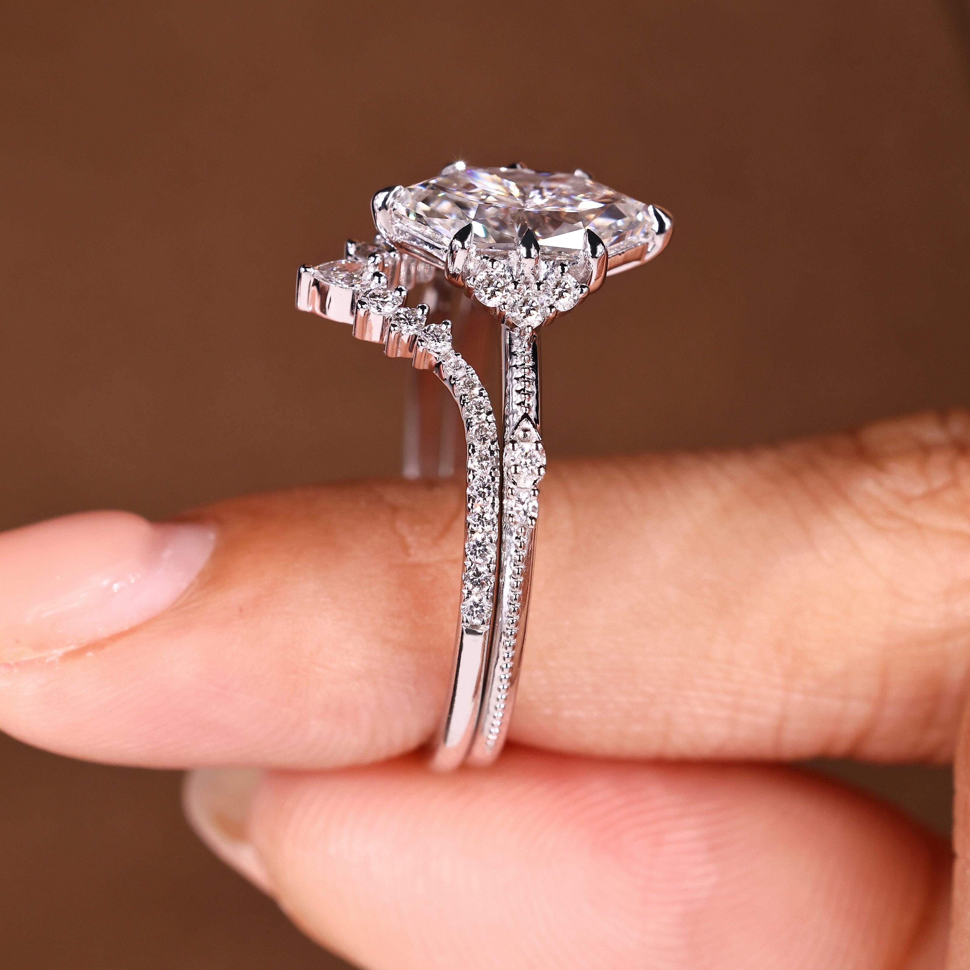 Handmade wedding set with round diamonds and milgrain details
