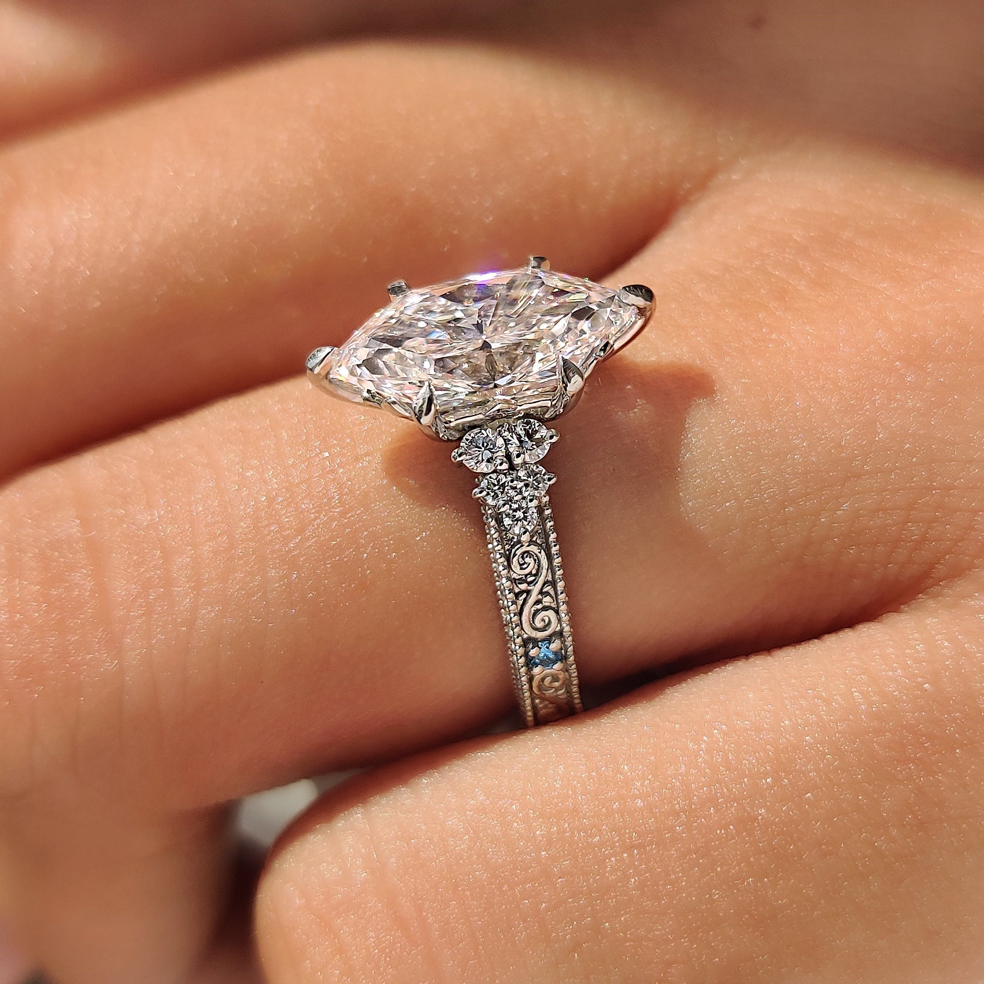 Round side stones paired with a Dutch marquise diamond.
