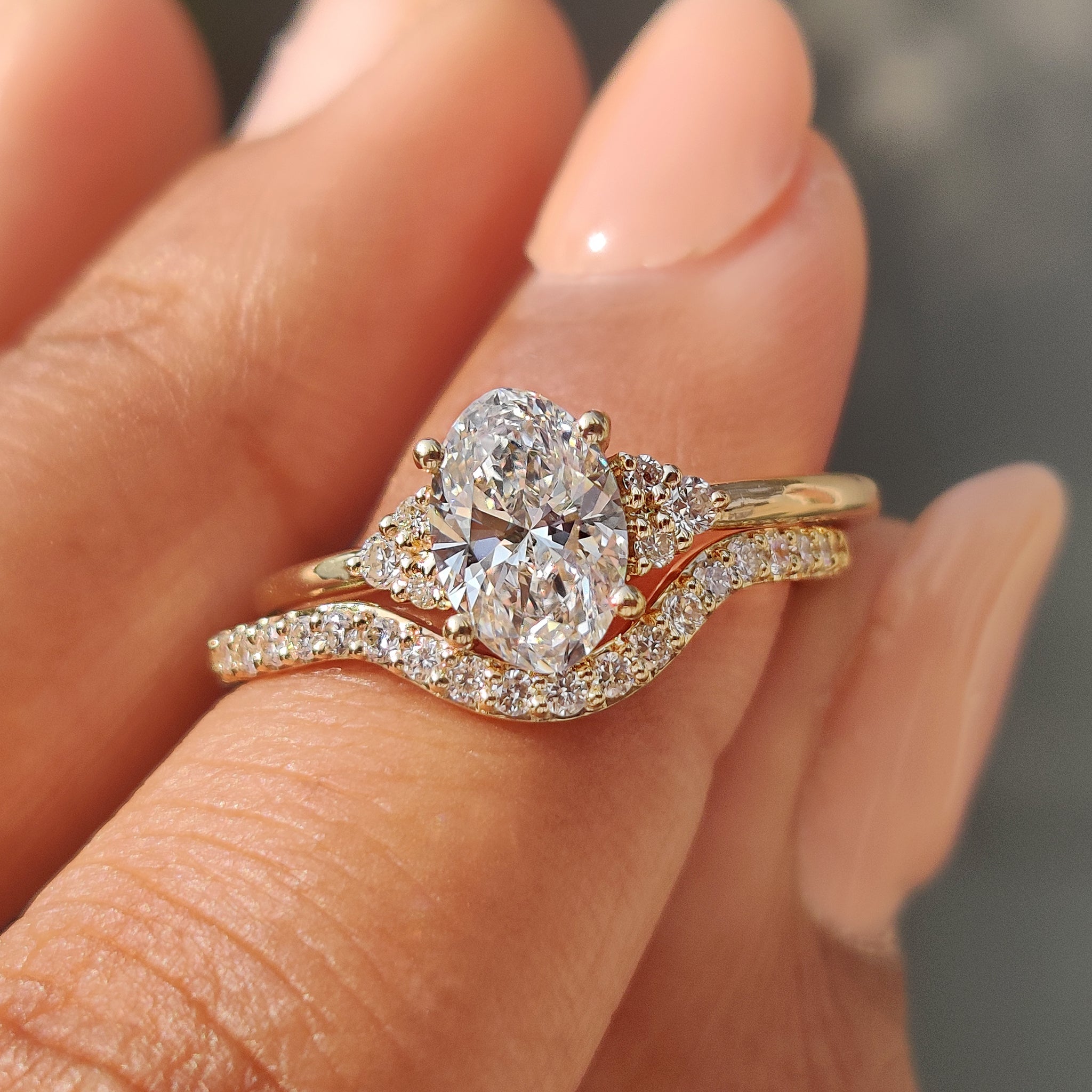 Oval diamond bridal set with round diamond half eternity.
