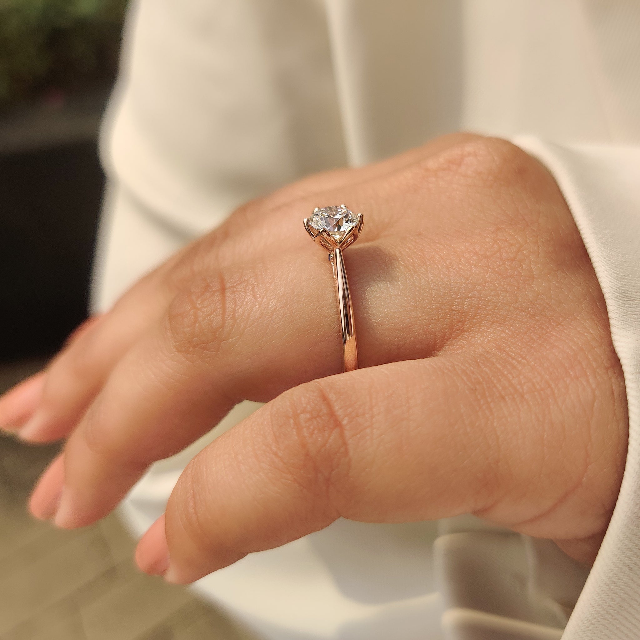 Round cut diamond ring solitaire tulip setting.
