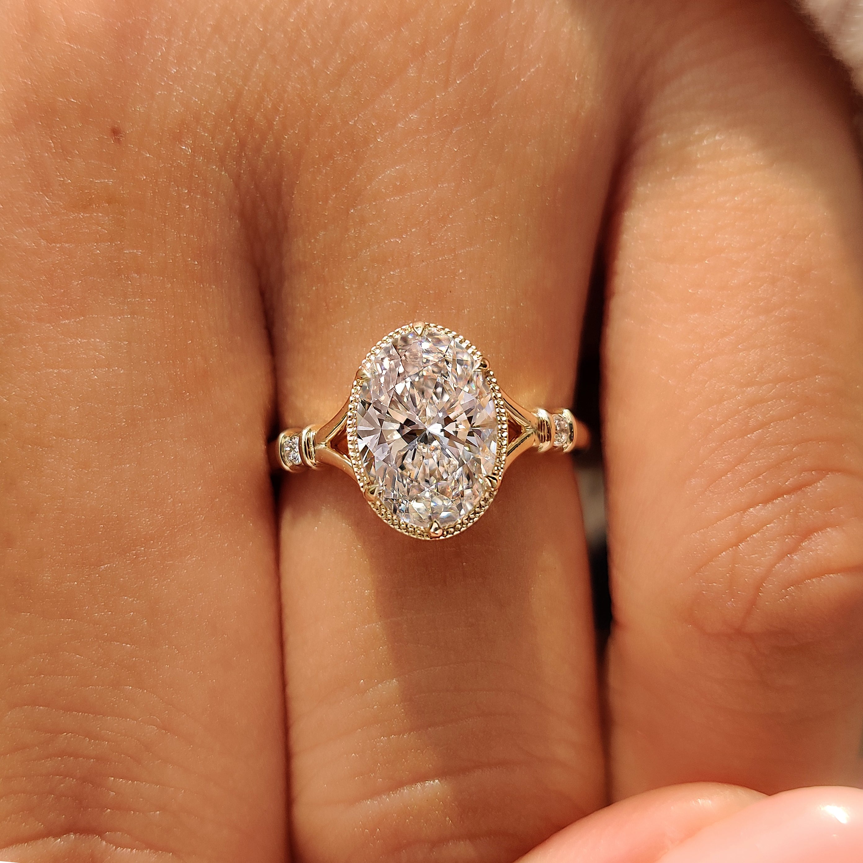 Milgrain details on a oval engagement ring.
