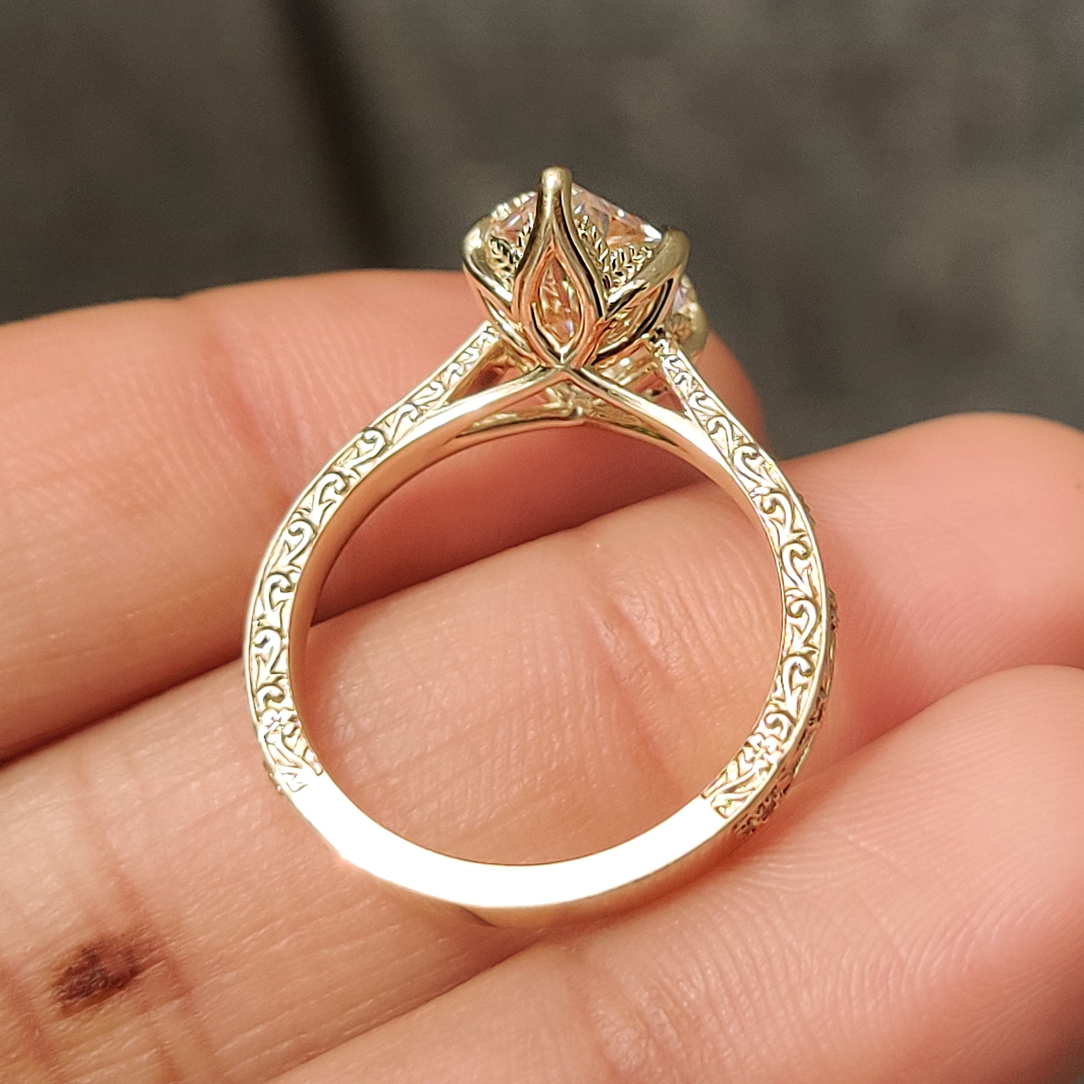 
Vintage inspired ring with tulip setting
