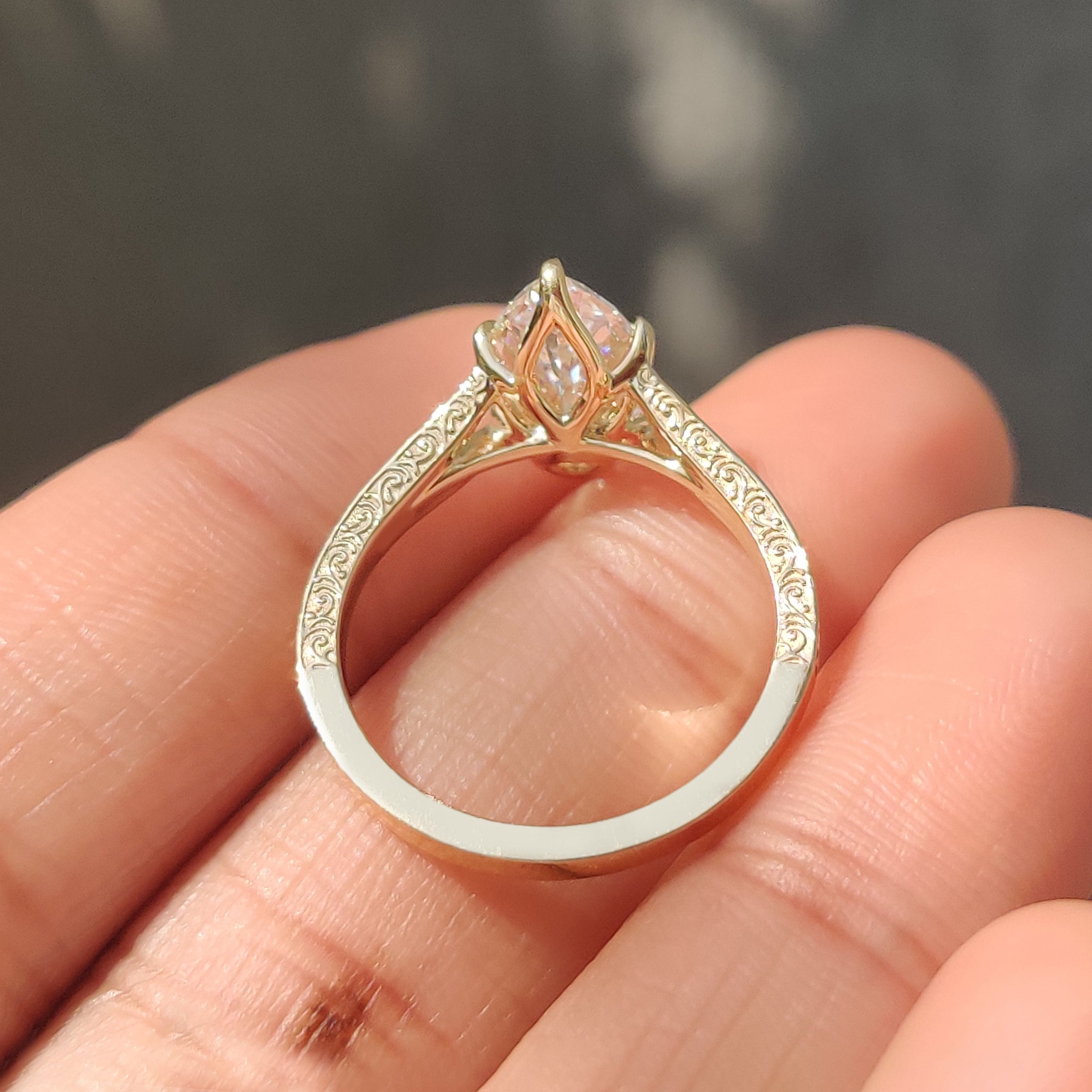Vintage diamond ring with tulip basket and split shank band
