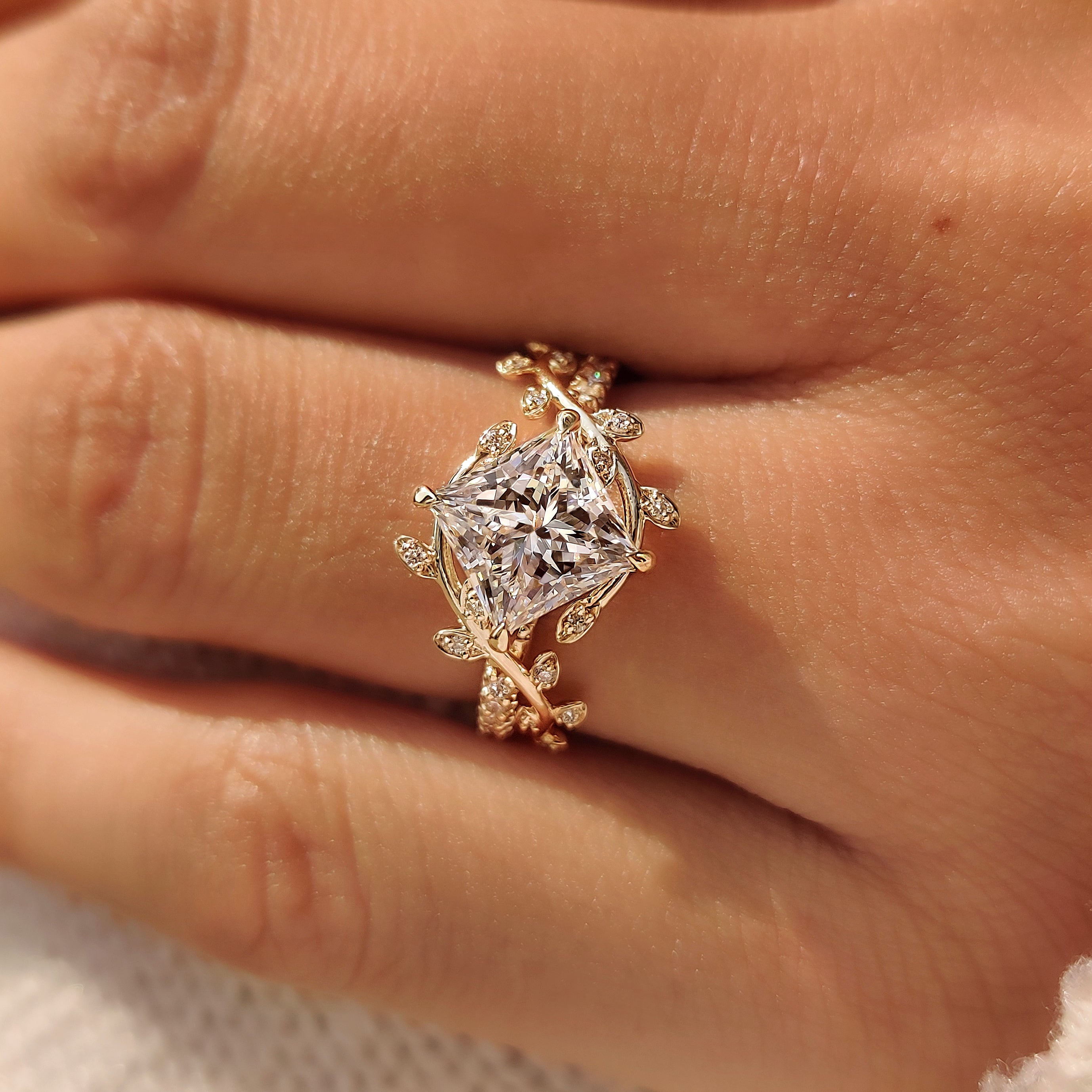 Round pave accents on a nature inspired diamond ring.
