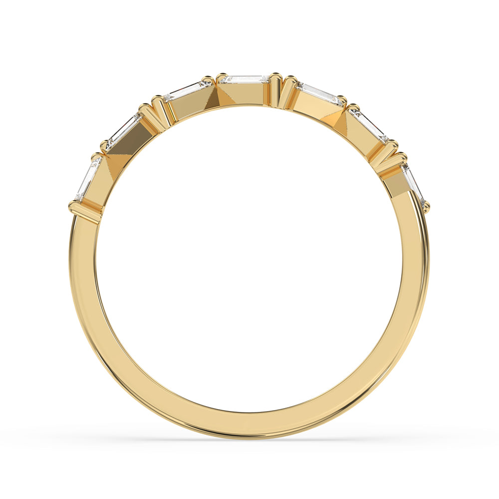 Classic baguette wedding ring in yellow gold.