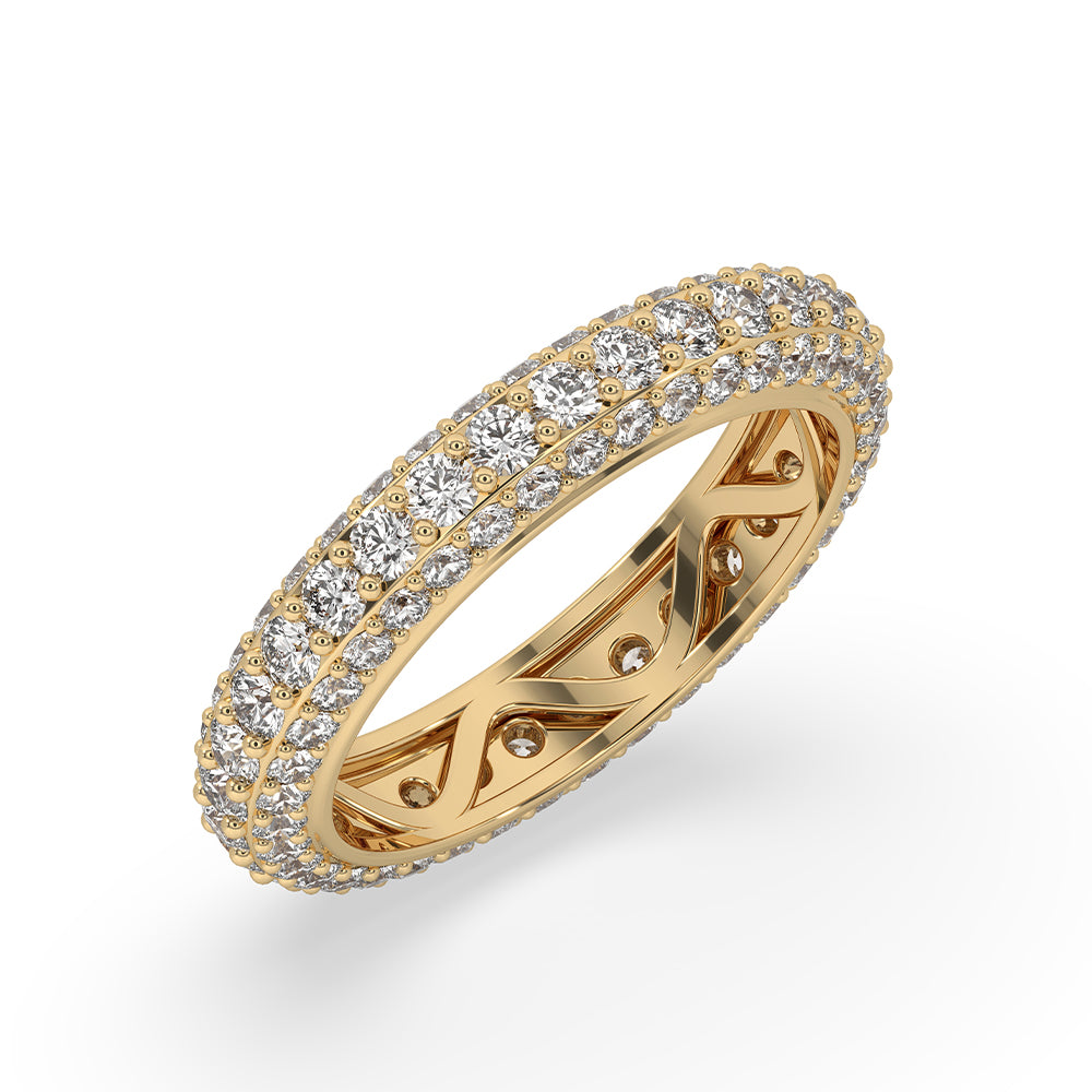 Full eternity band with sparkling diamonds all around.
