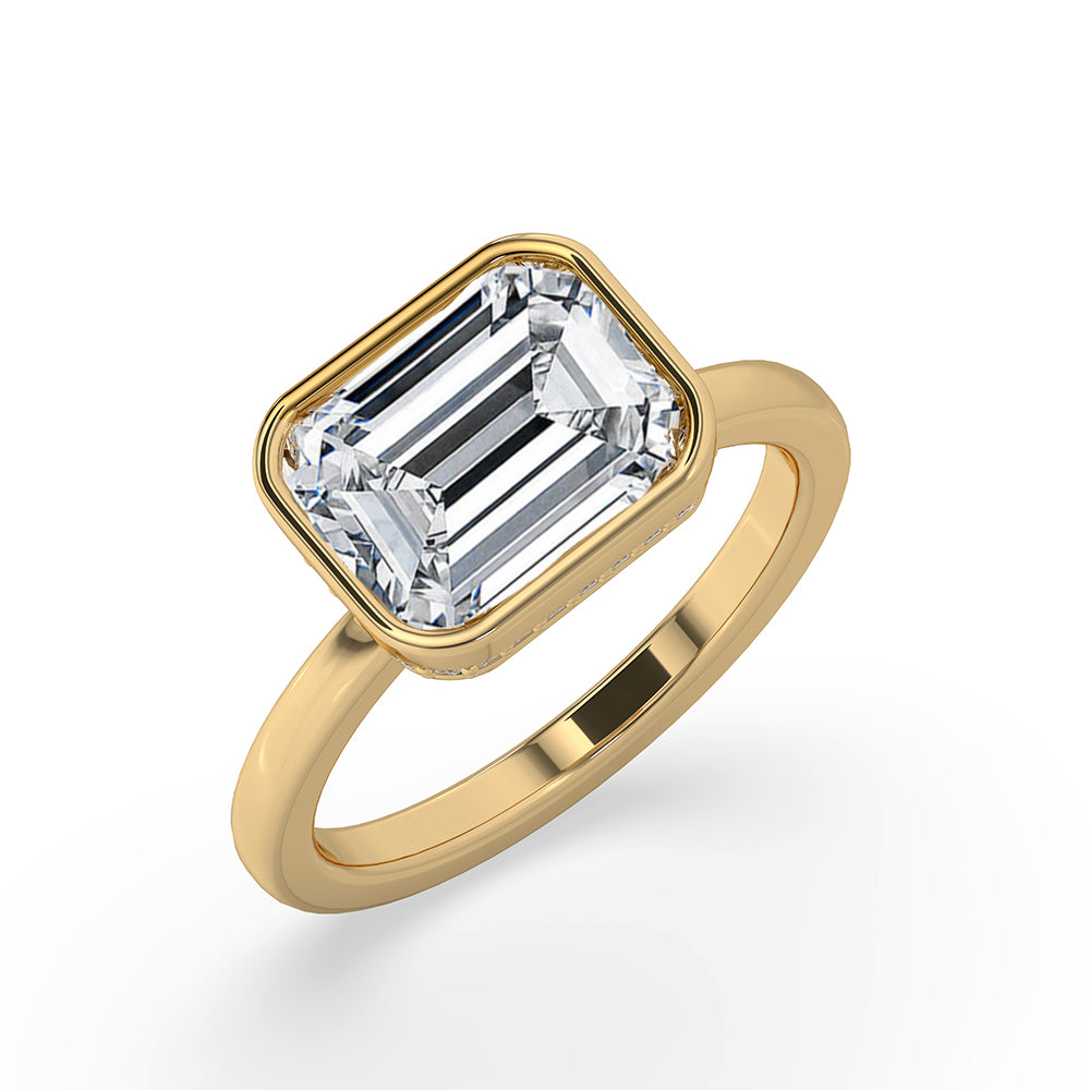 Yellow gold engagement ring with a classic and luxurious finish.
