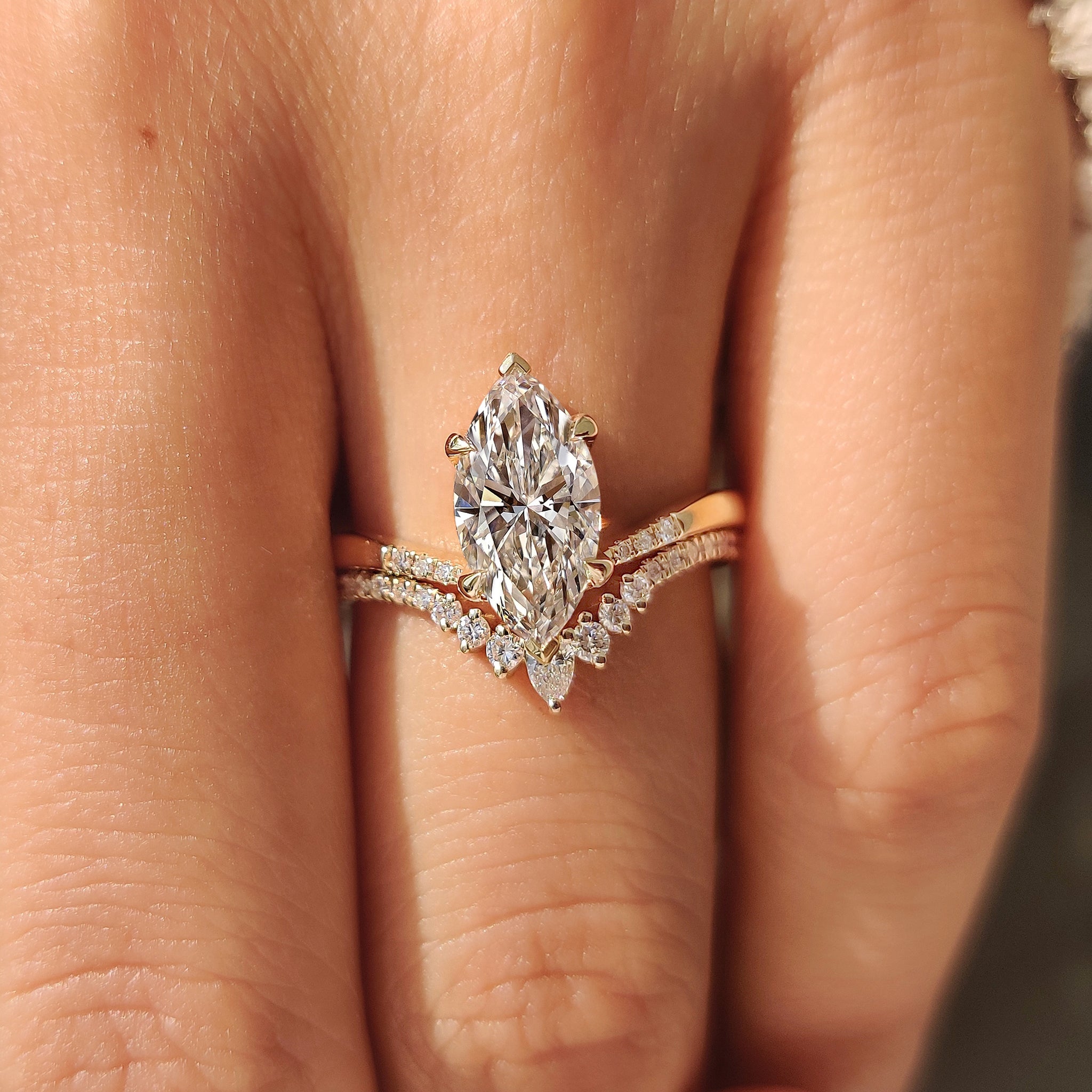 Pear and round diamond band curved style.
