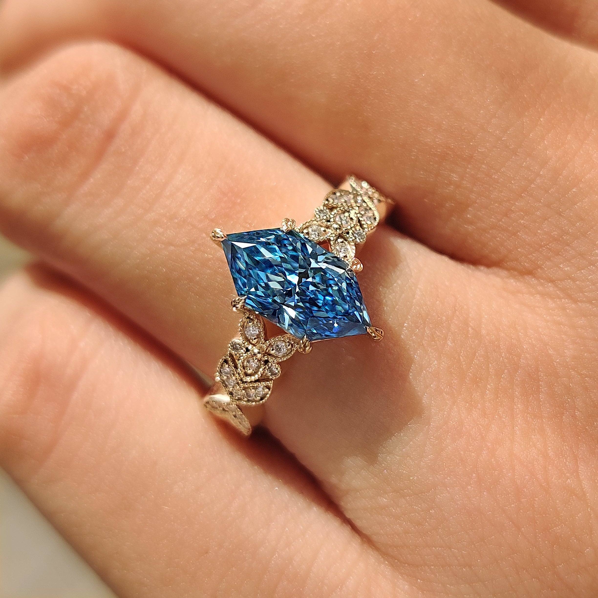 Vintage inspired Dutch marquise ring with milgrain detailing
