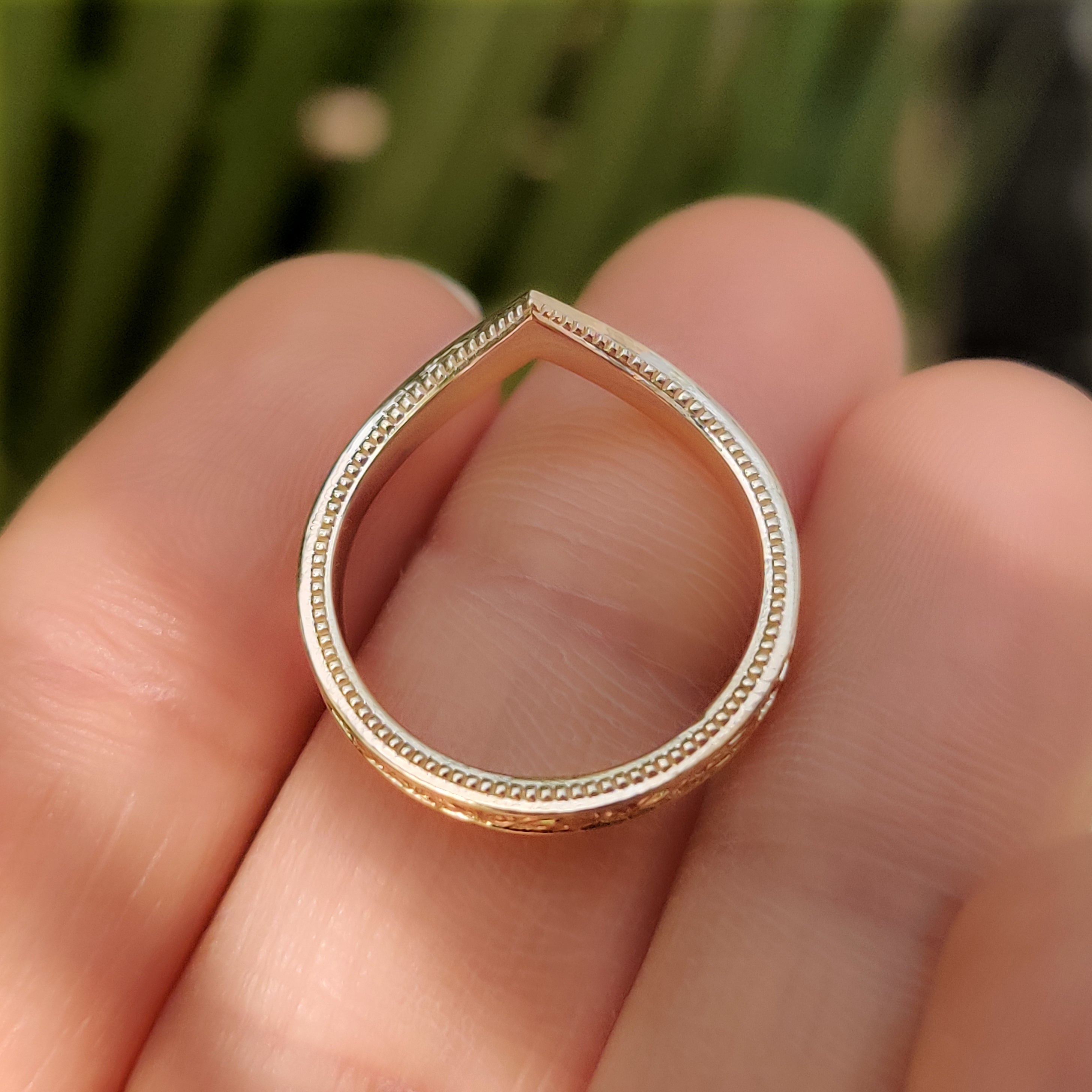Art Deco V shape band with fine milgrain detailing
