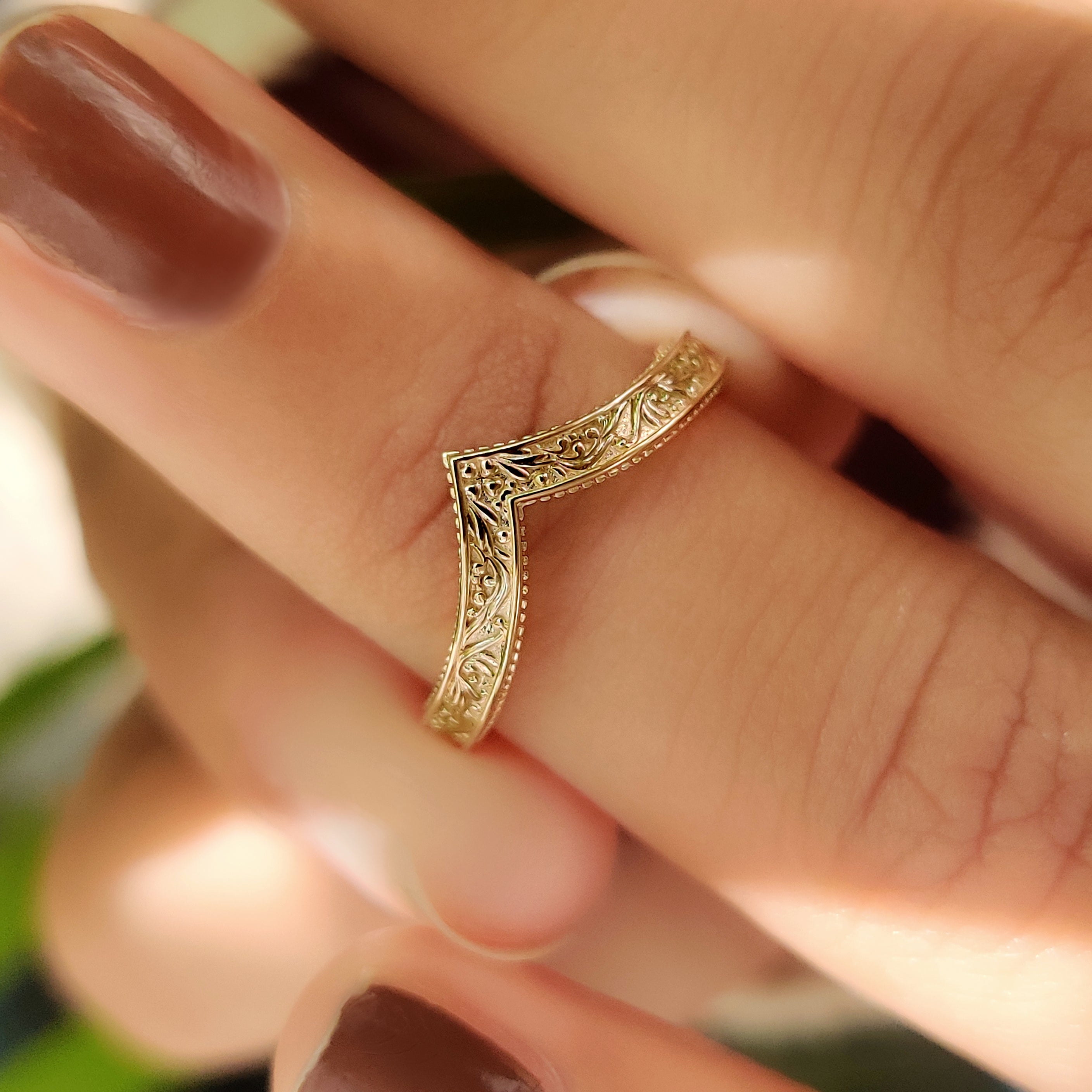 Vintage style plain wedding band with handcrafted milgrain details
