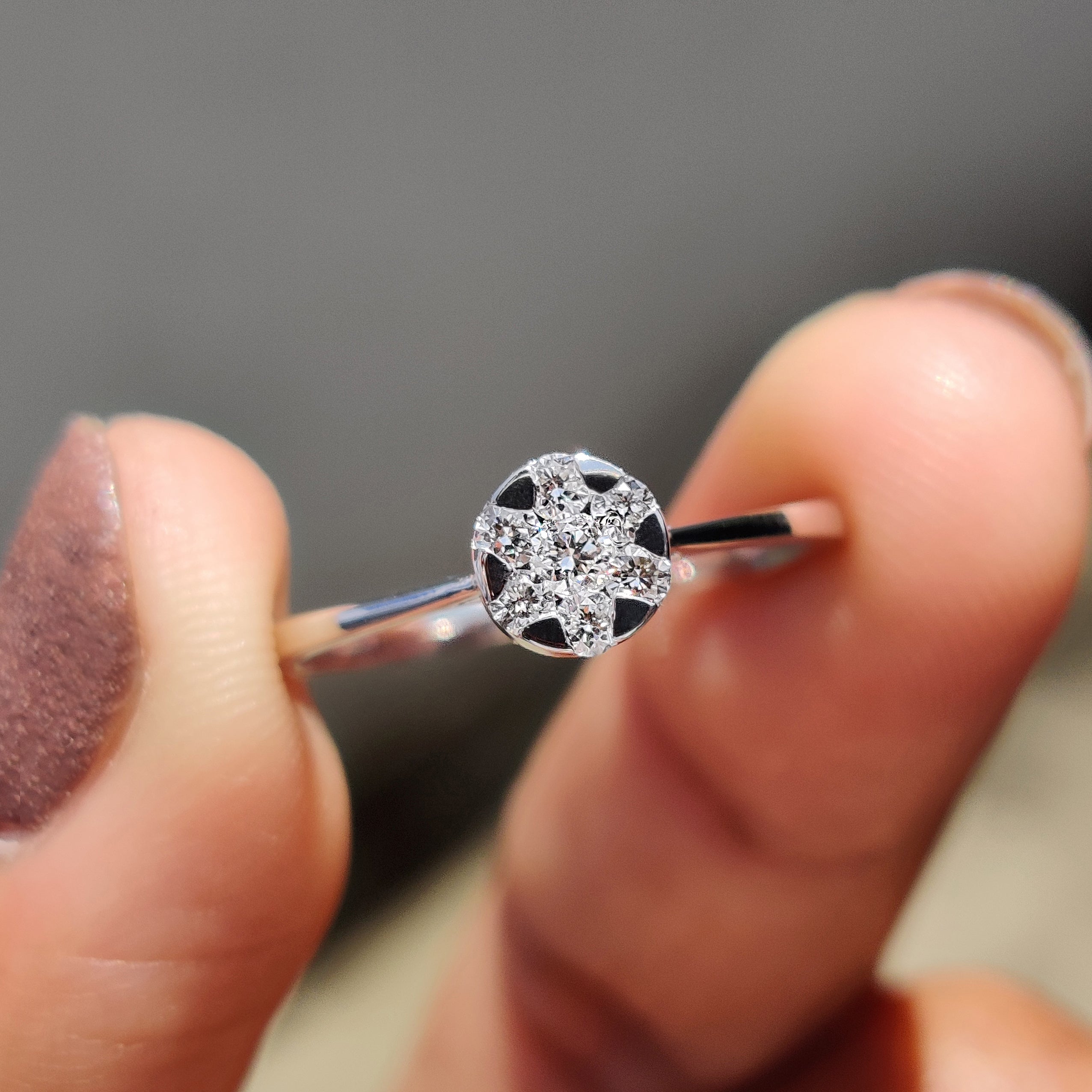 Round cut diamond ring with a brilliant sparkle.