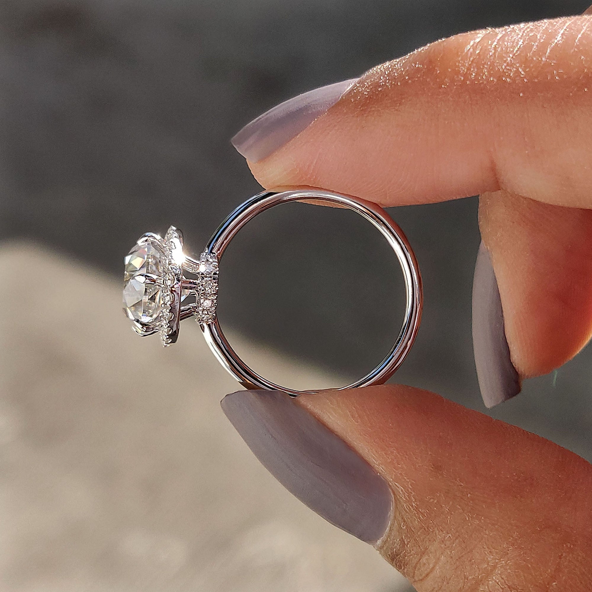A 6 prong ring setting securely holds the gemstone while enhancing its beauty.
