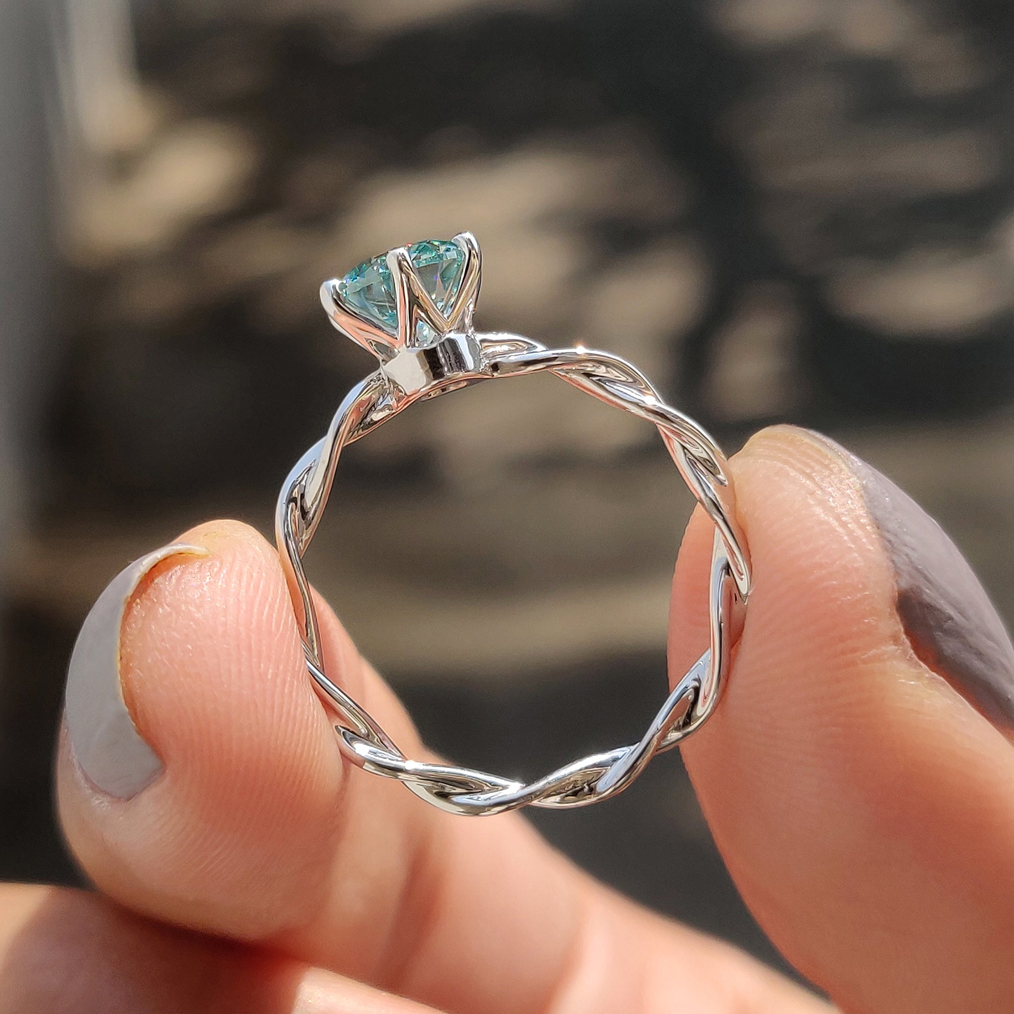 The twist engagement ring setting adds a modern and stylish look.
