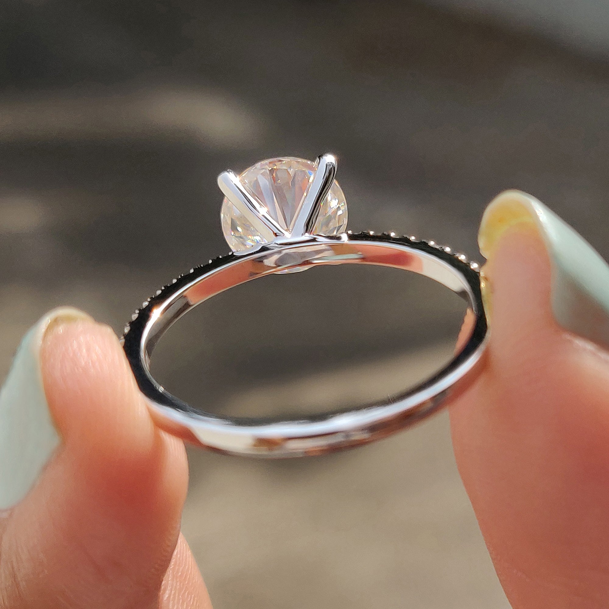 Classic white gold engagement ring with a sophisticated and modern touch.