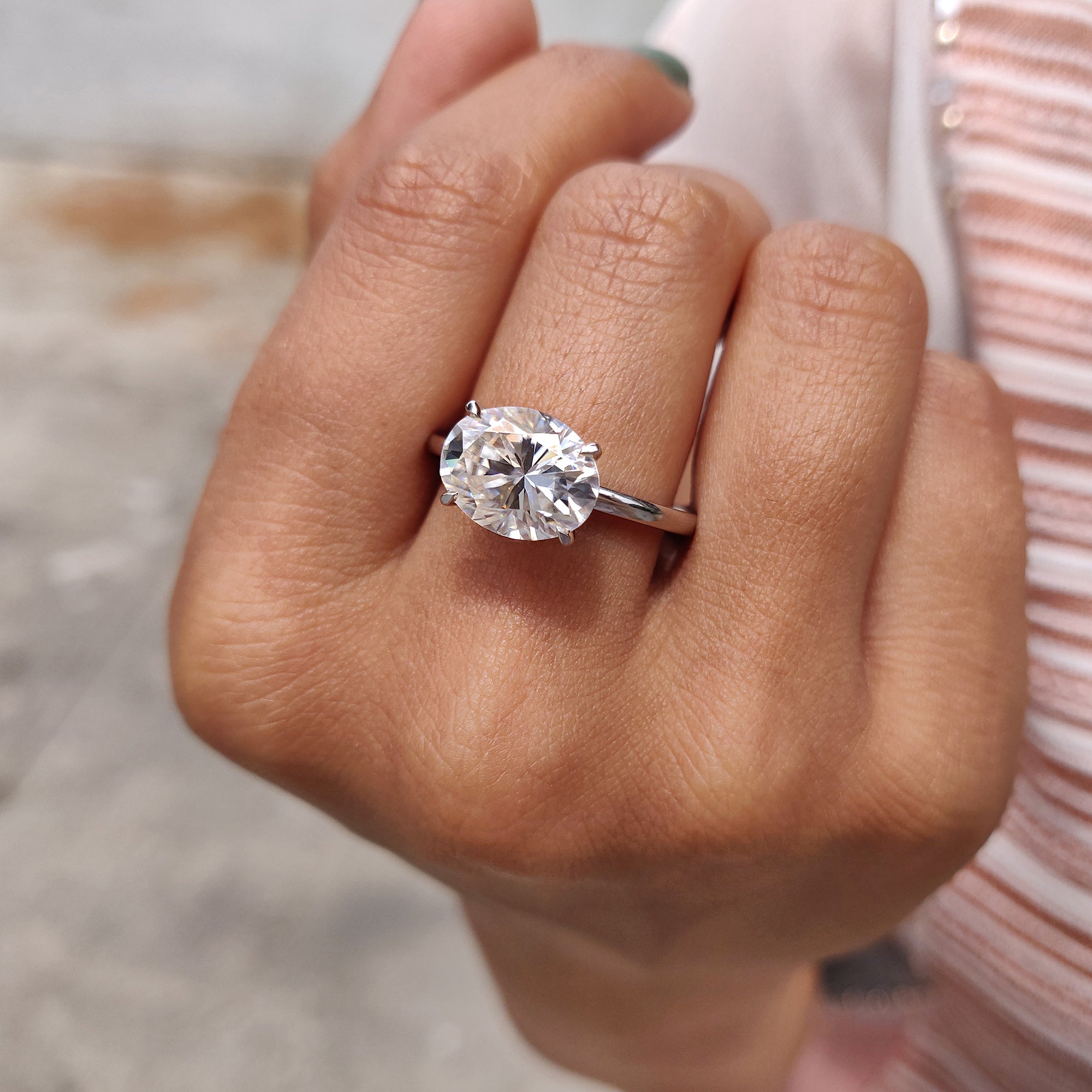 Claw prong setting on a solitaire engagement ring.