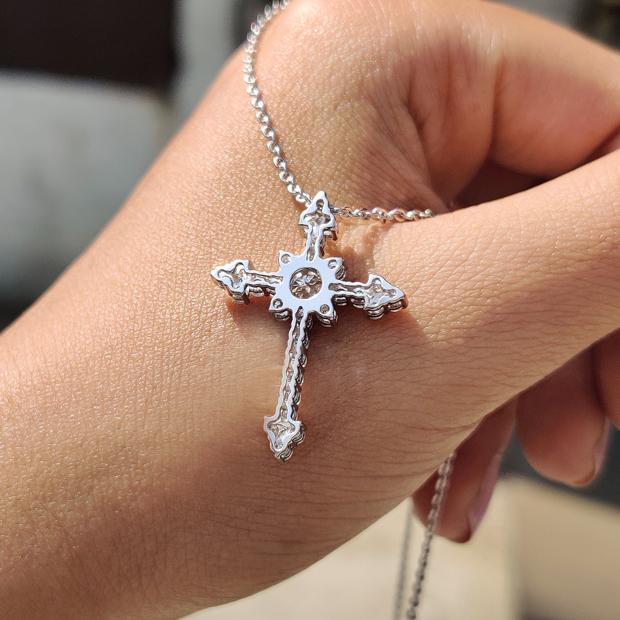 White gold pendant used in criss cross moissanite pendant and custom pendant format.
