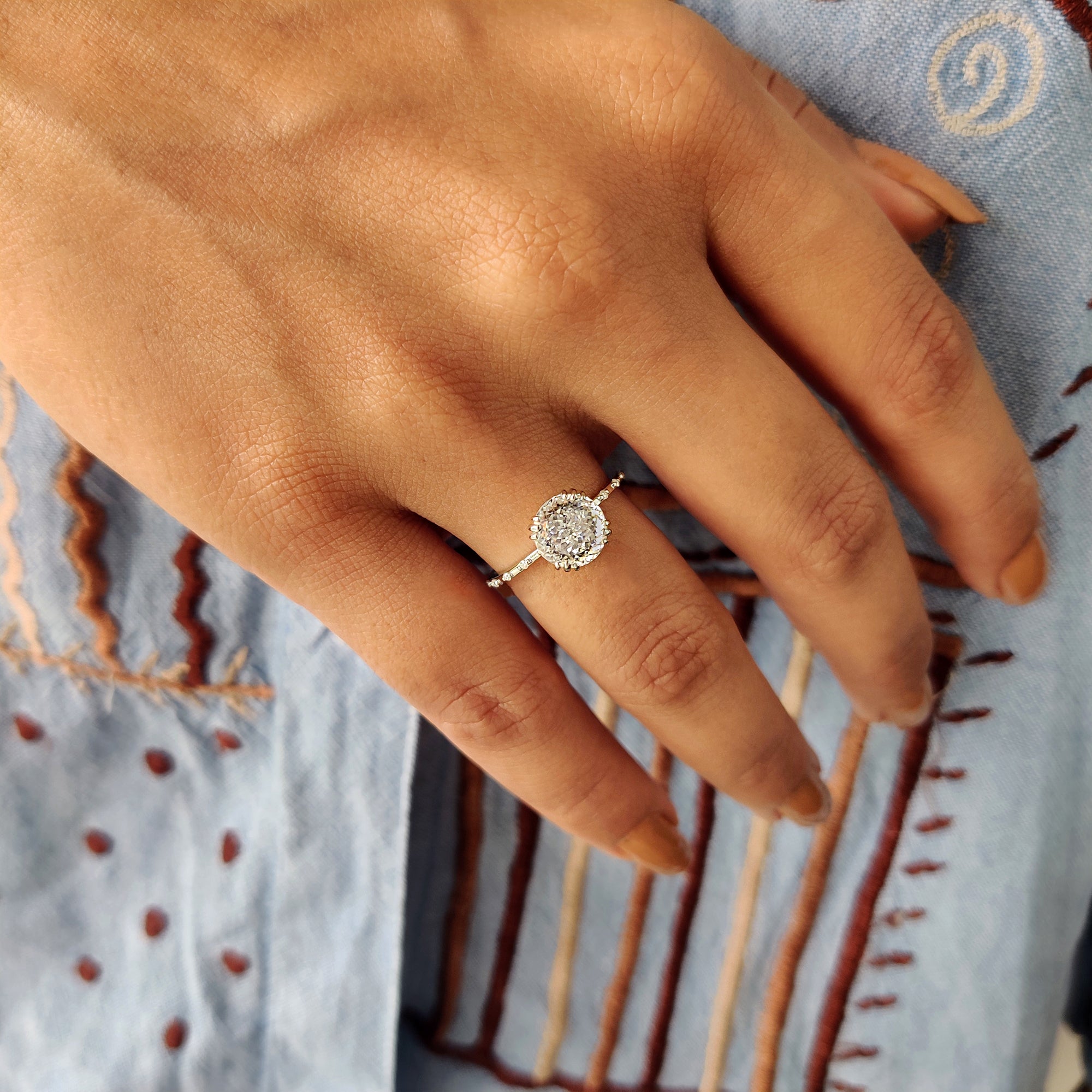 This fishtail setting ring adds graceful texture to the design.
