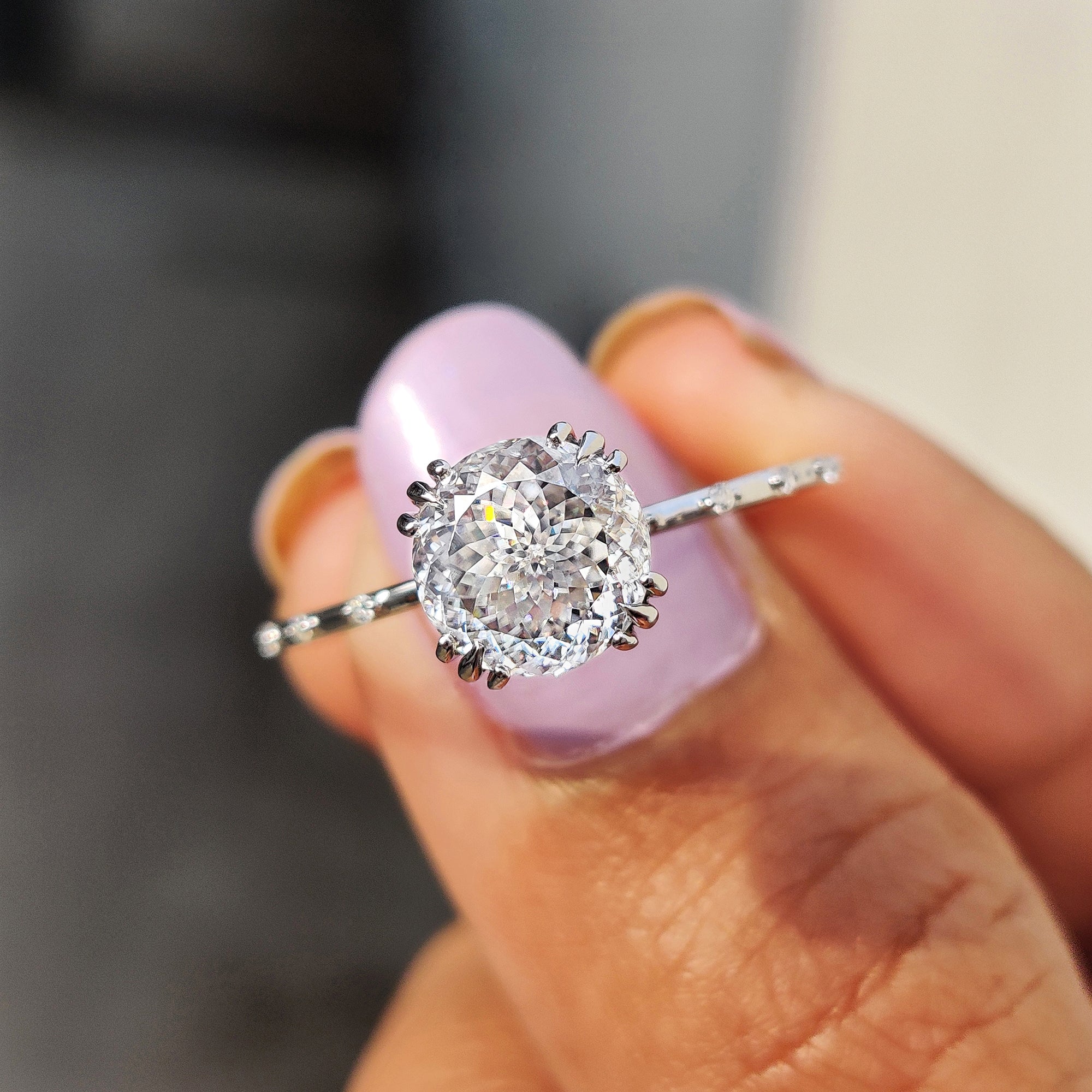 This Portuguese Round ring blends elegance with tradition.
