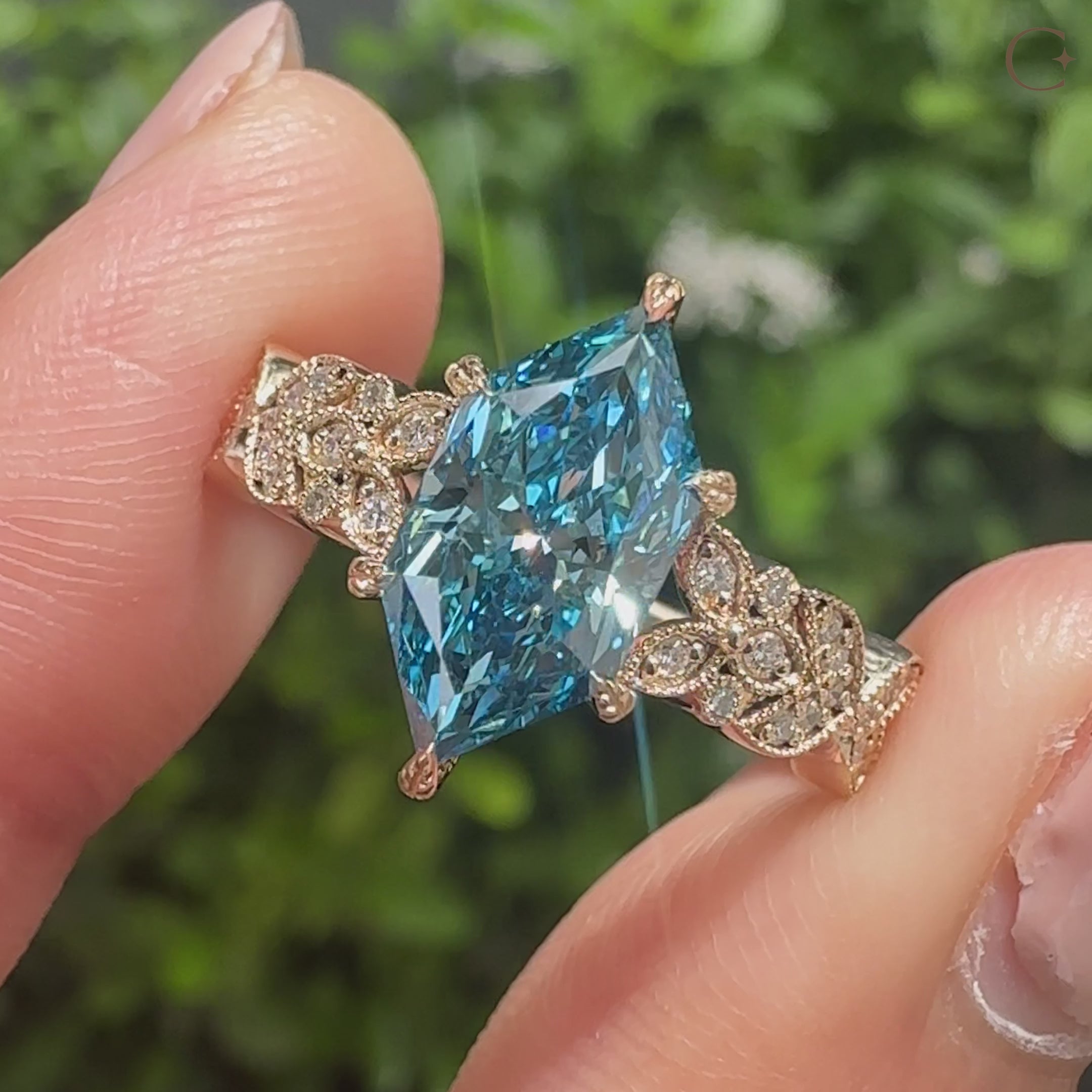 Blue Dutch marquise diamond ring with nature inspired style
