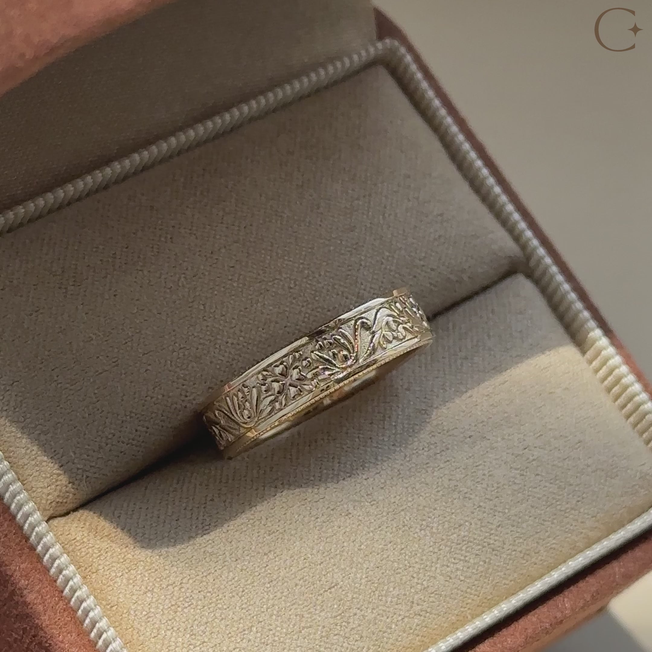 Vintage comfort fit wedding band with handcrafted detailing work

