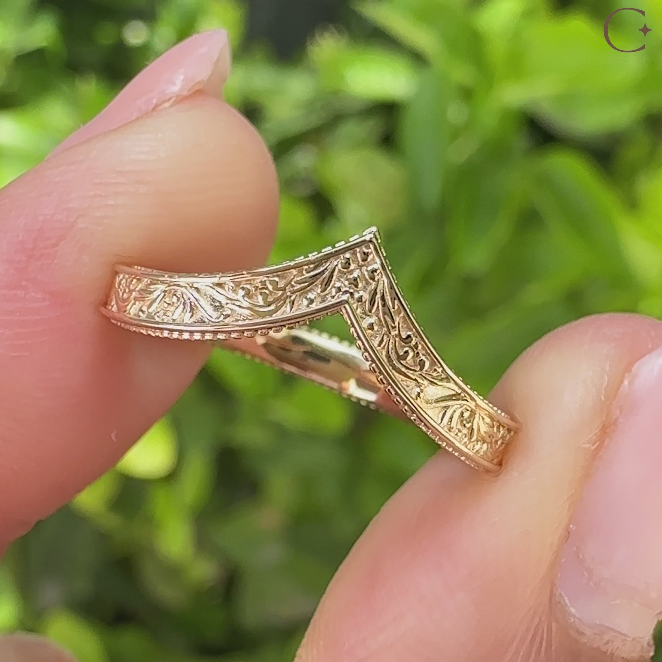 Vintage style wedding band with V shape and milgrain

