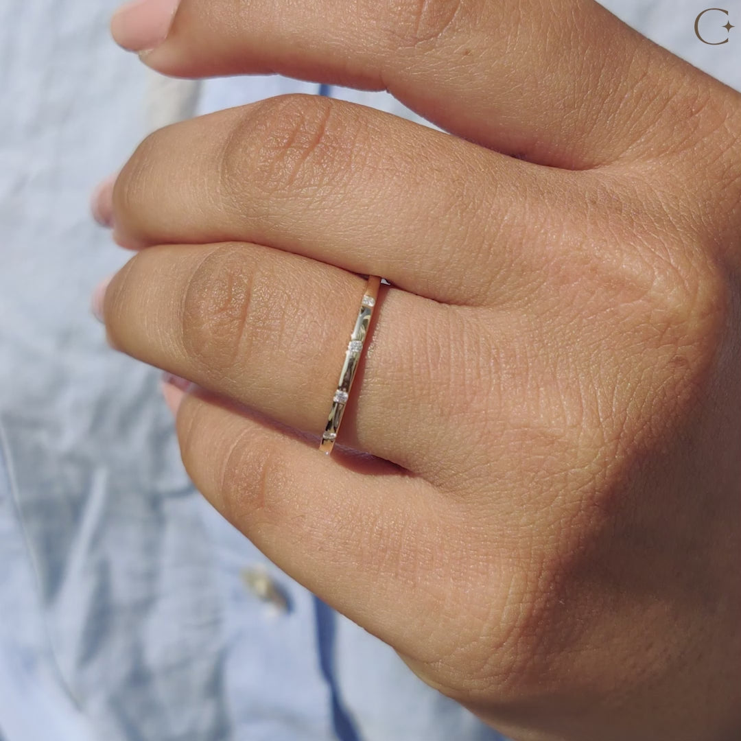 Yellow Gold Wedding Band - Round Diamond