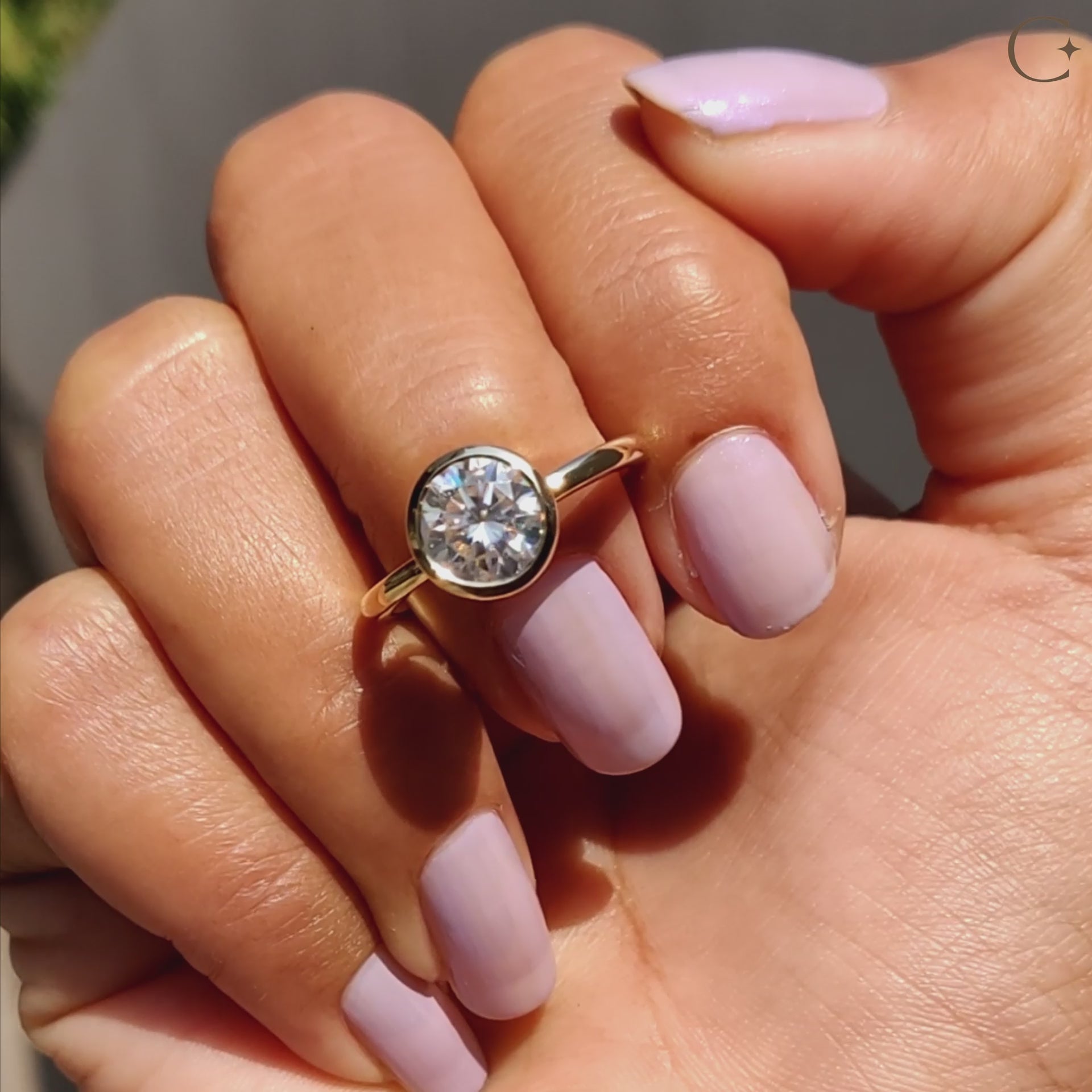Round Cut Ring offering timeless elegance.