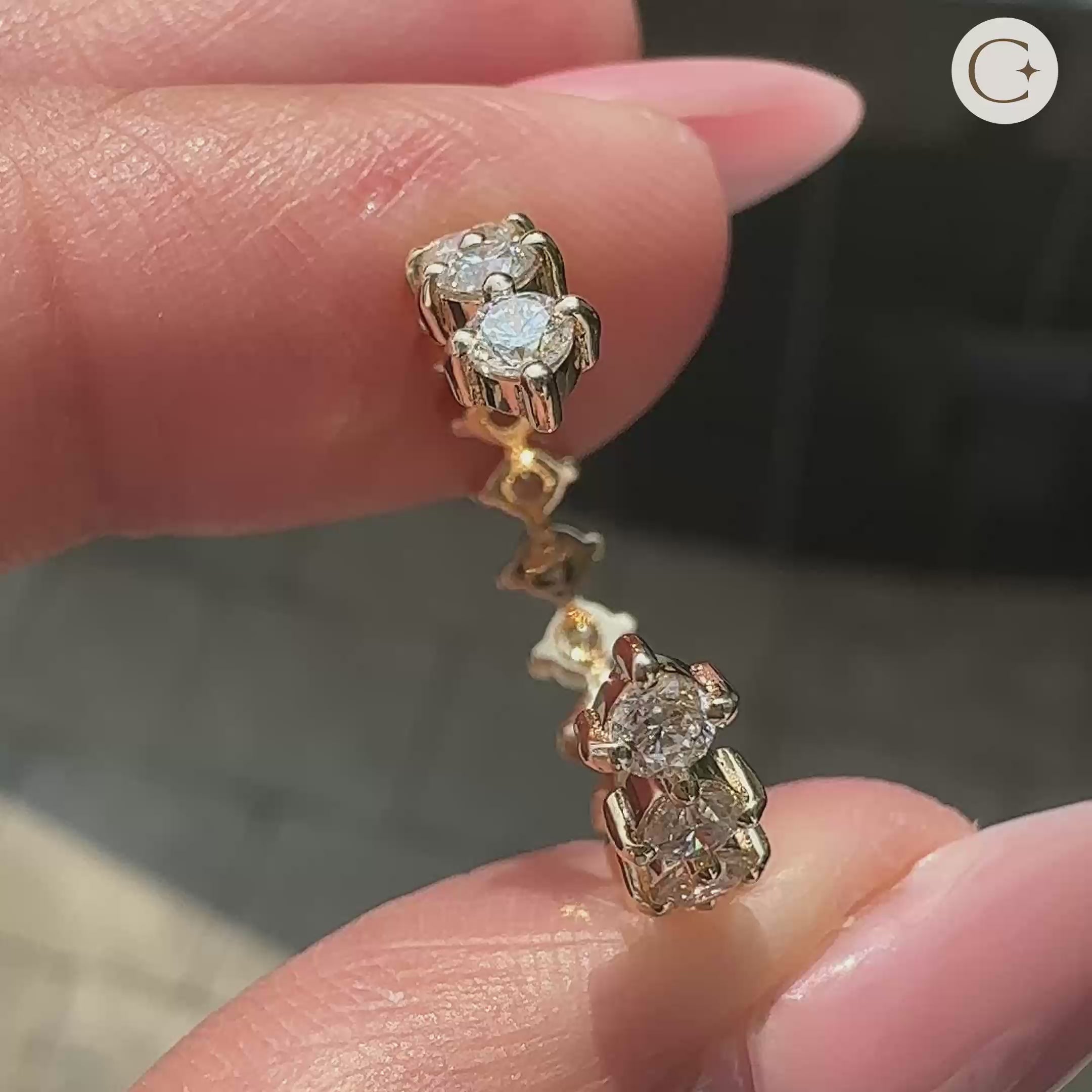 luxurious round diamond gold band crafted with precision and elegance.