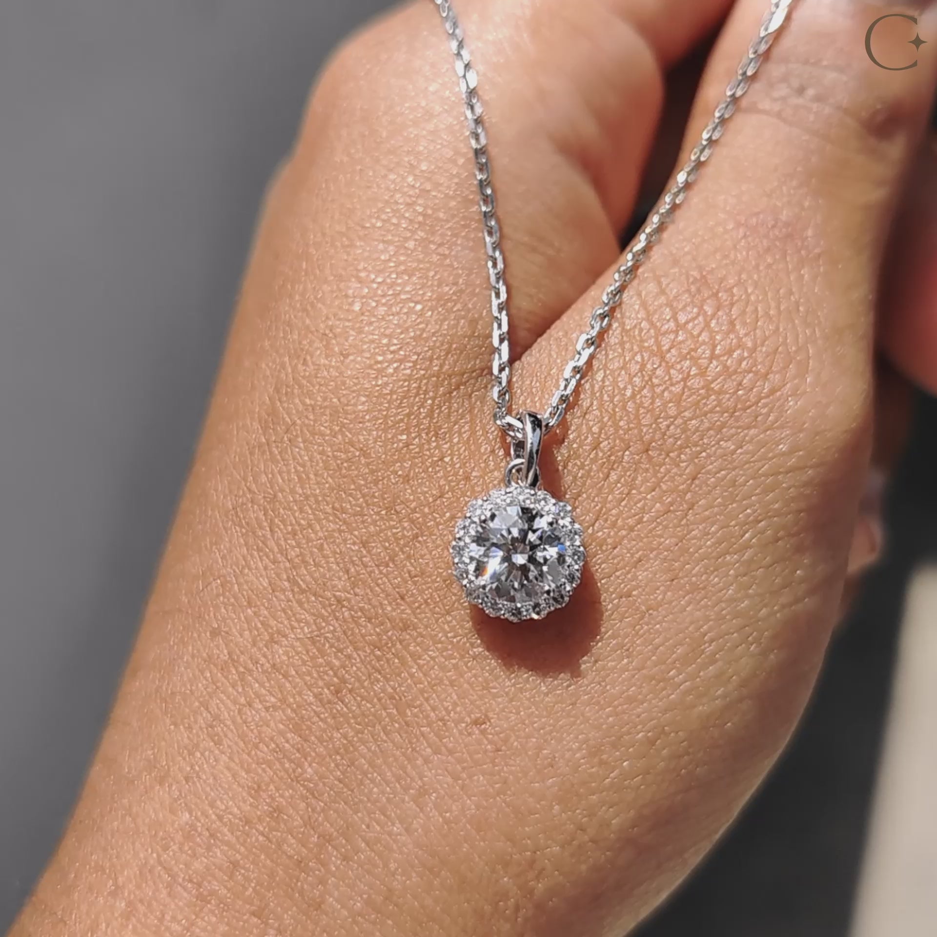 Halo Pendant – Round Cut Diamond
