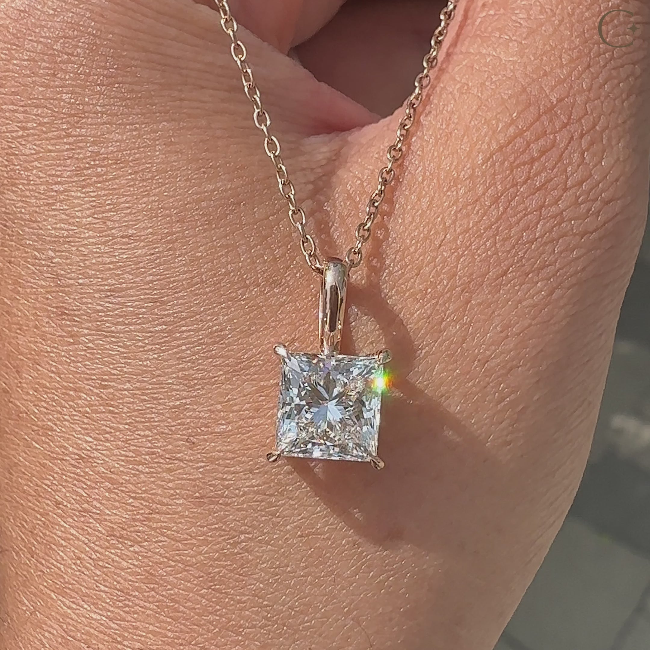 Four claw prong in rose gold pendant.
