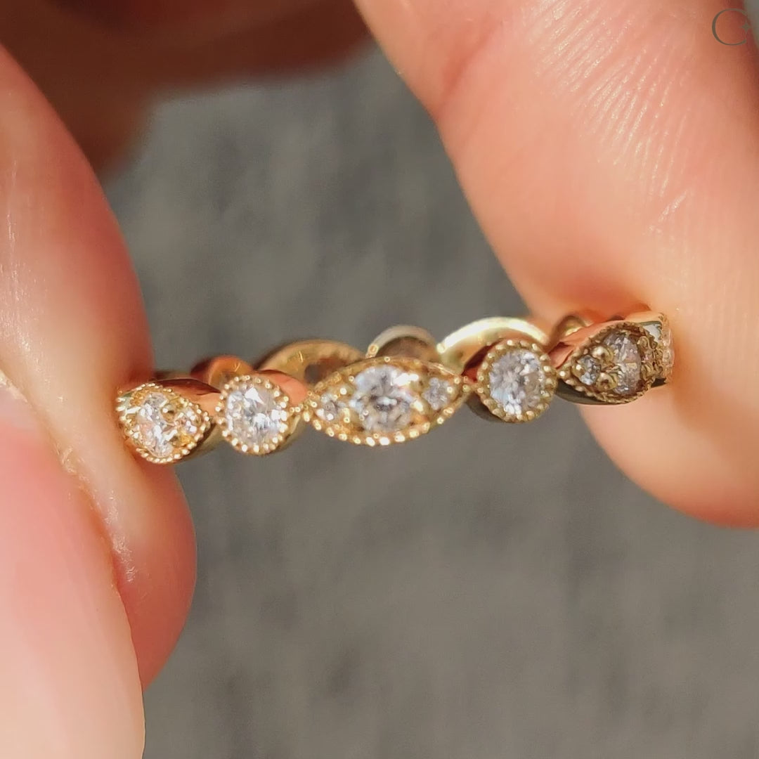 Milgrain Wedding Band – Round Diamond