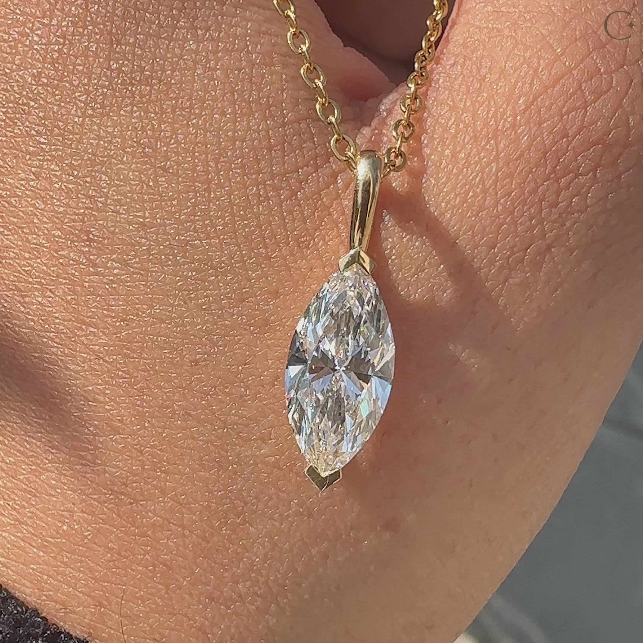 V prong setting in yellow gold pendant.
