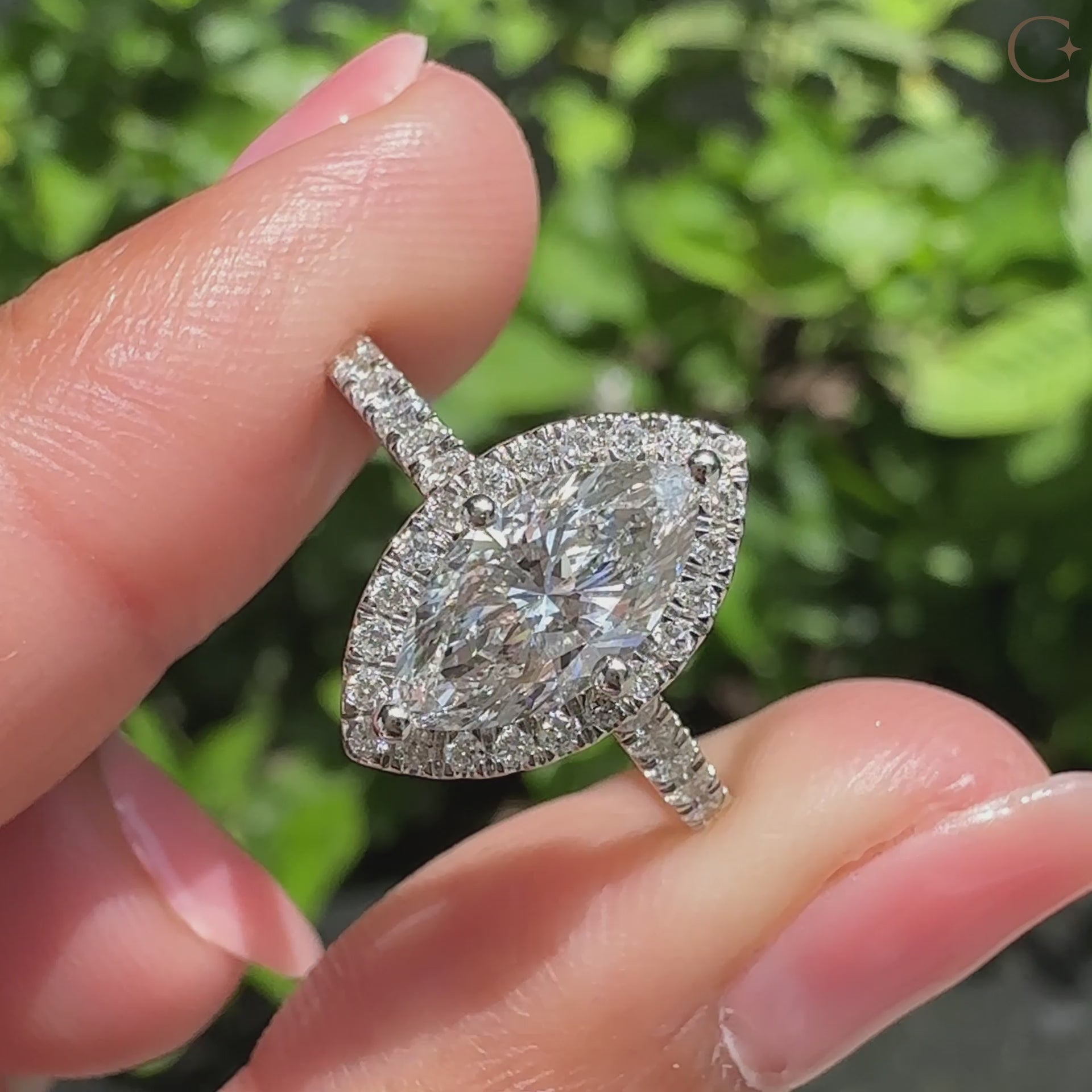 Halo setting for round diamond in pave style.
