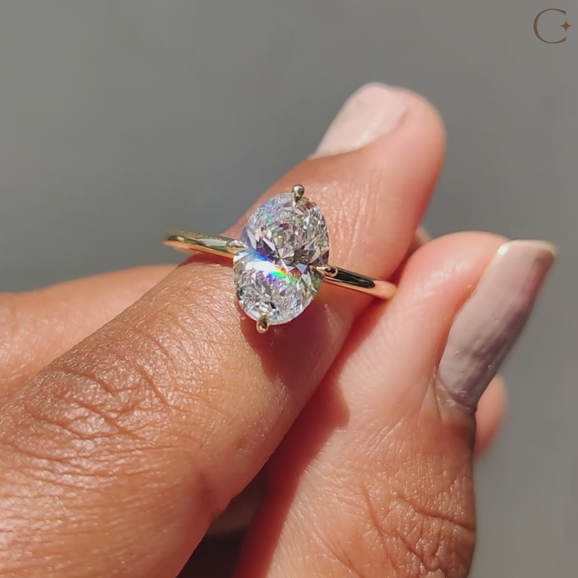 Yellow gold ring with a classic design and stunning diamond.
