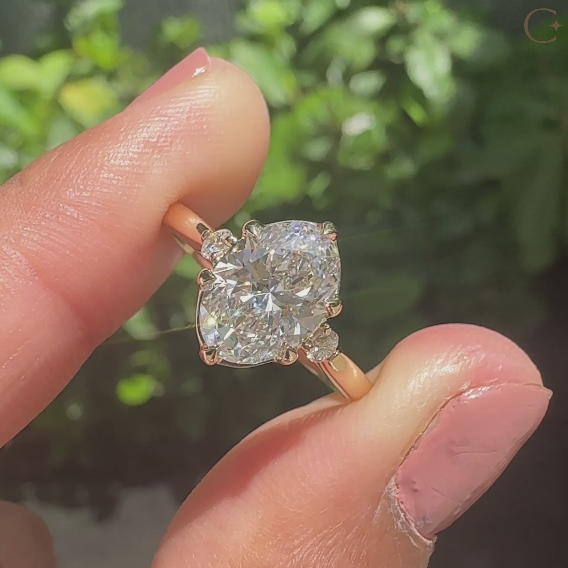 Round cut side stones with 6 claw prong setting.