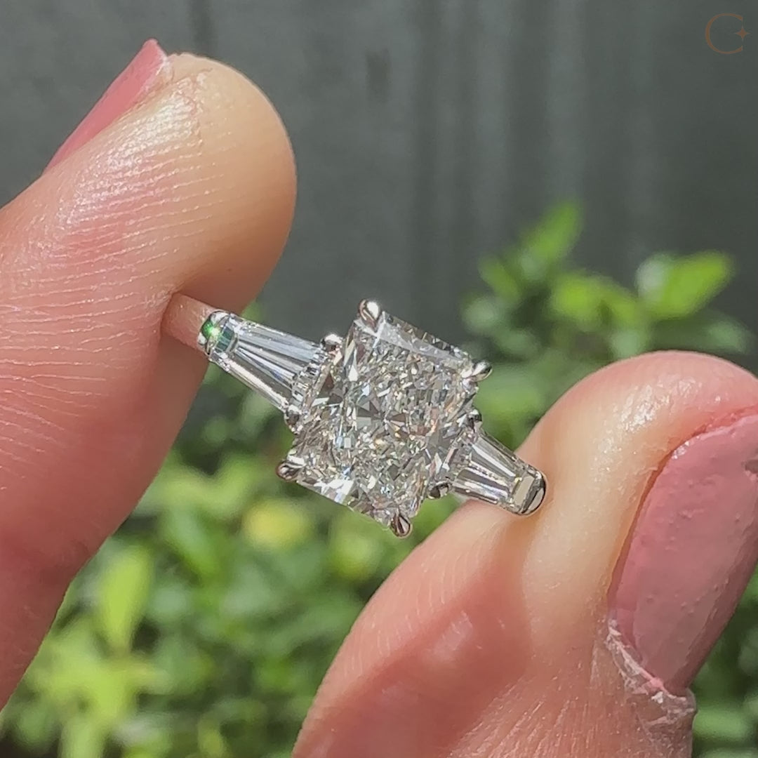 Tapered baguette side stone with 4 claw prong setting.