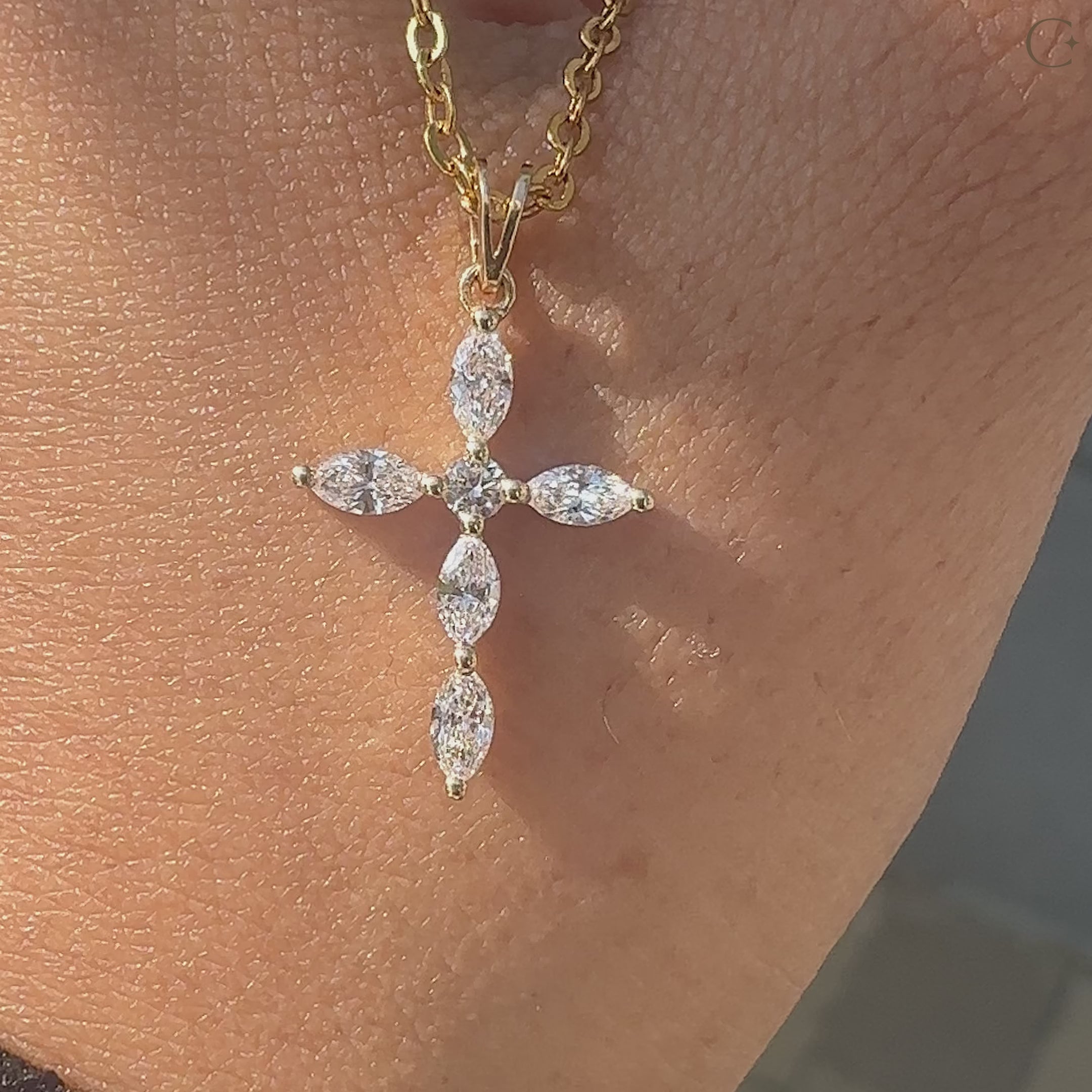 Swedish Cross pendant in yellow gold pendant.
