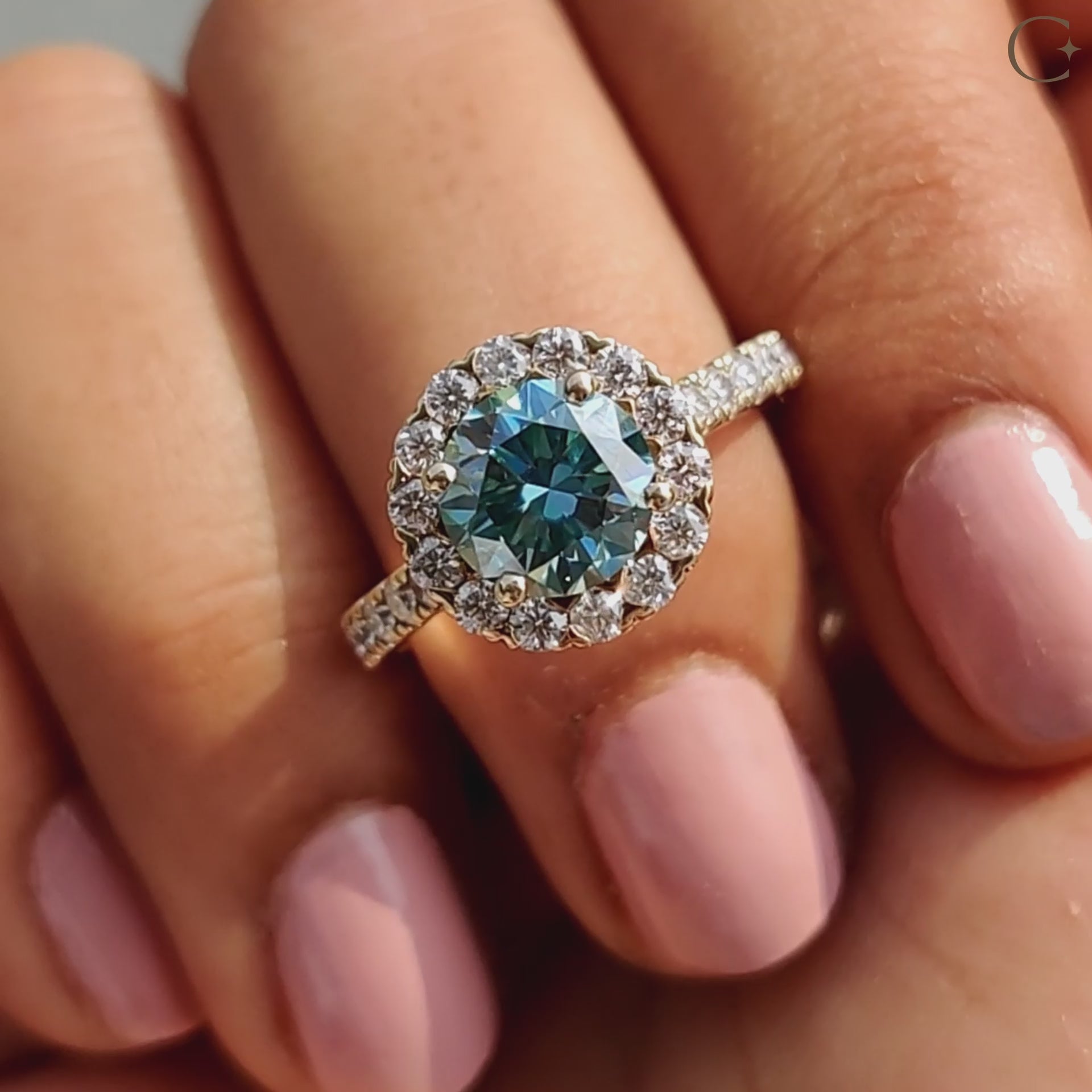 Round cut engagement ring designed to impress.